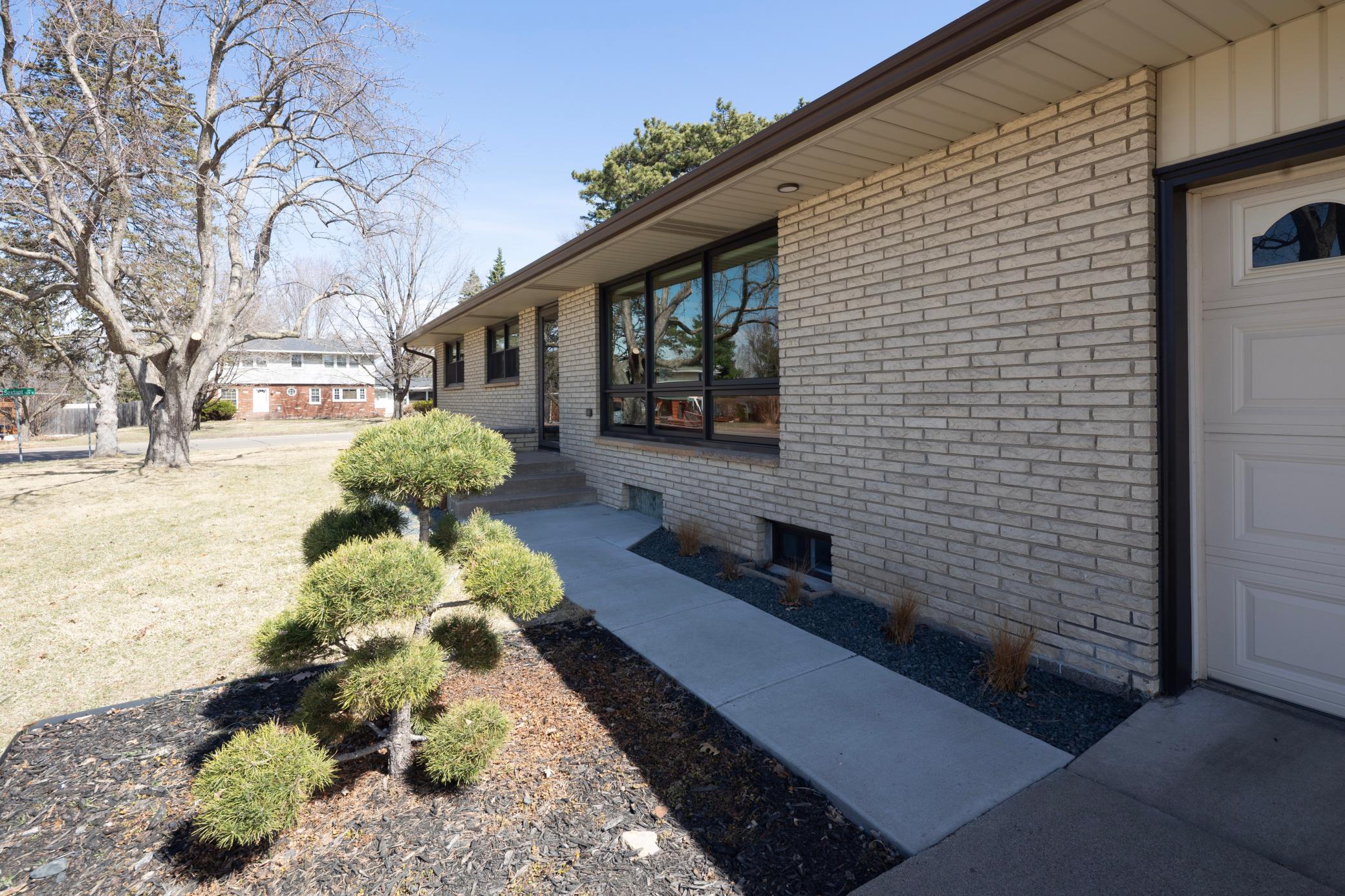 2420 Dunlap Street N