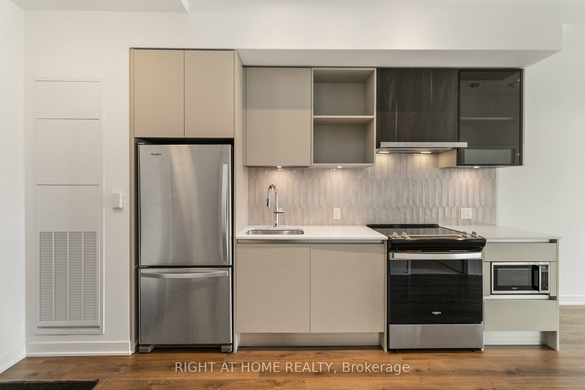 405 W Dundas St 532