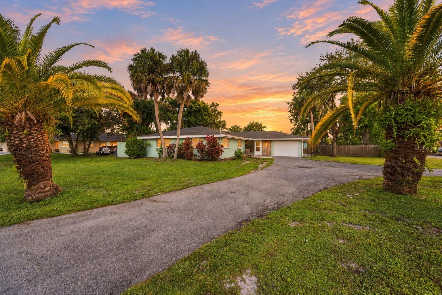 5105 W Country Club Drive