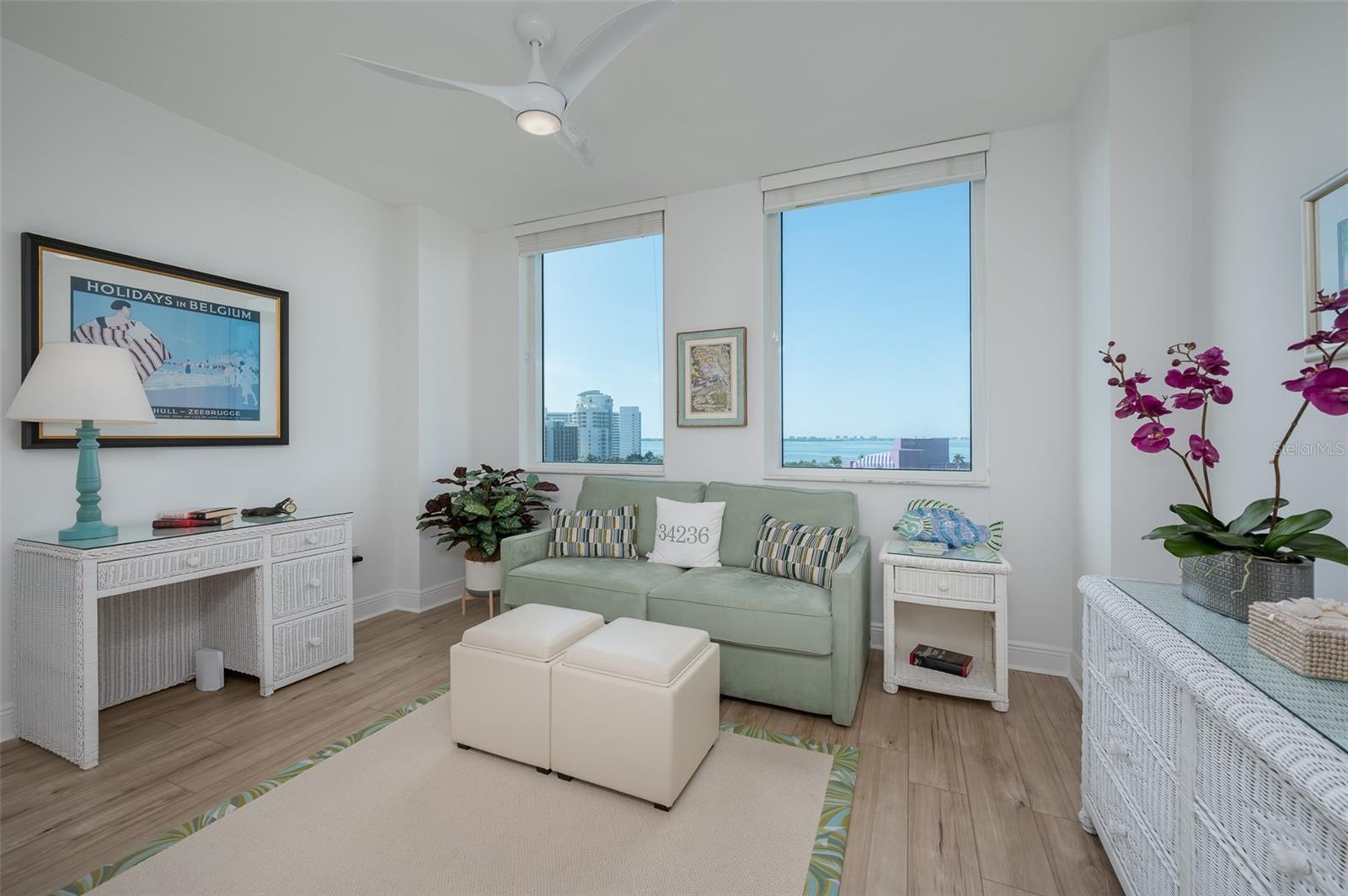 800 N Tamiami Trail 815