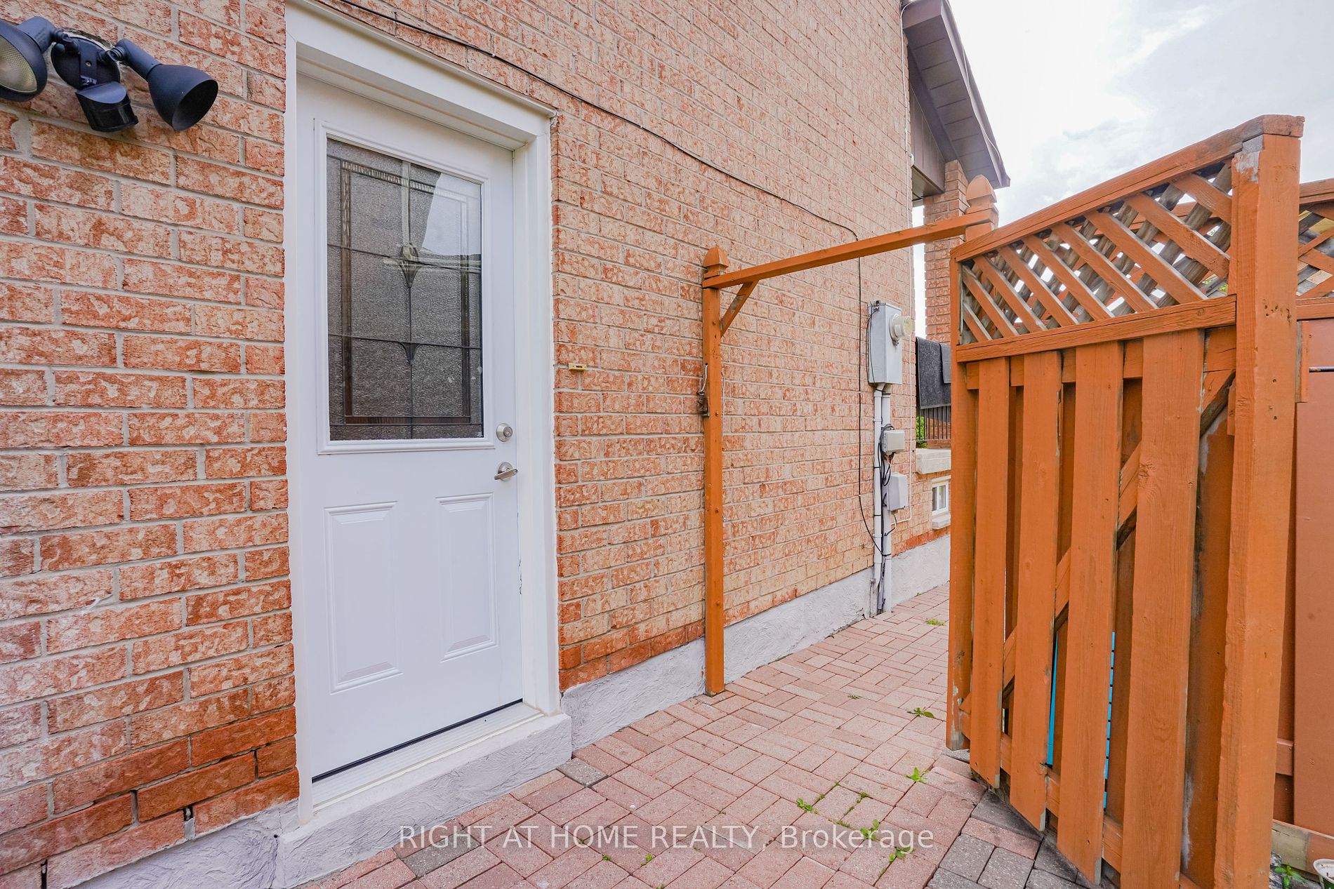 73 Dunbarton Crt