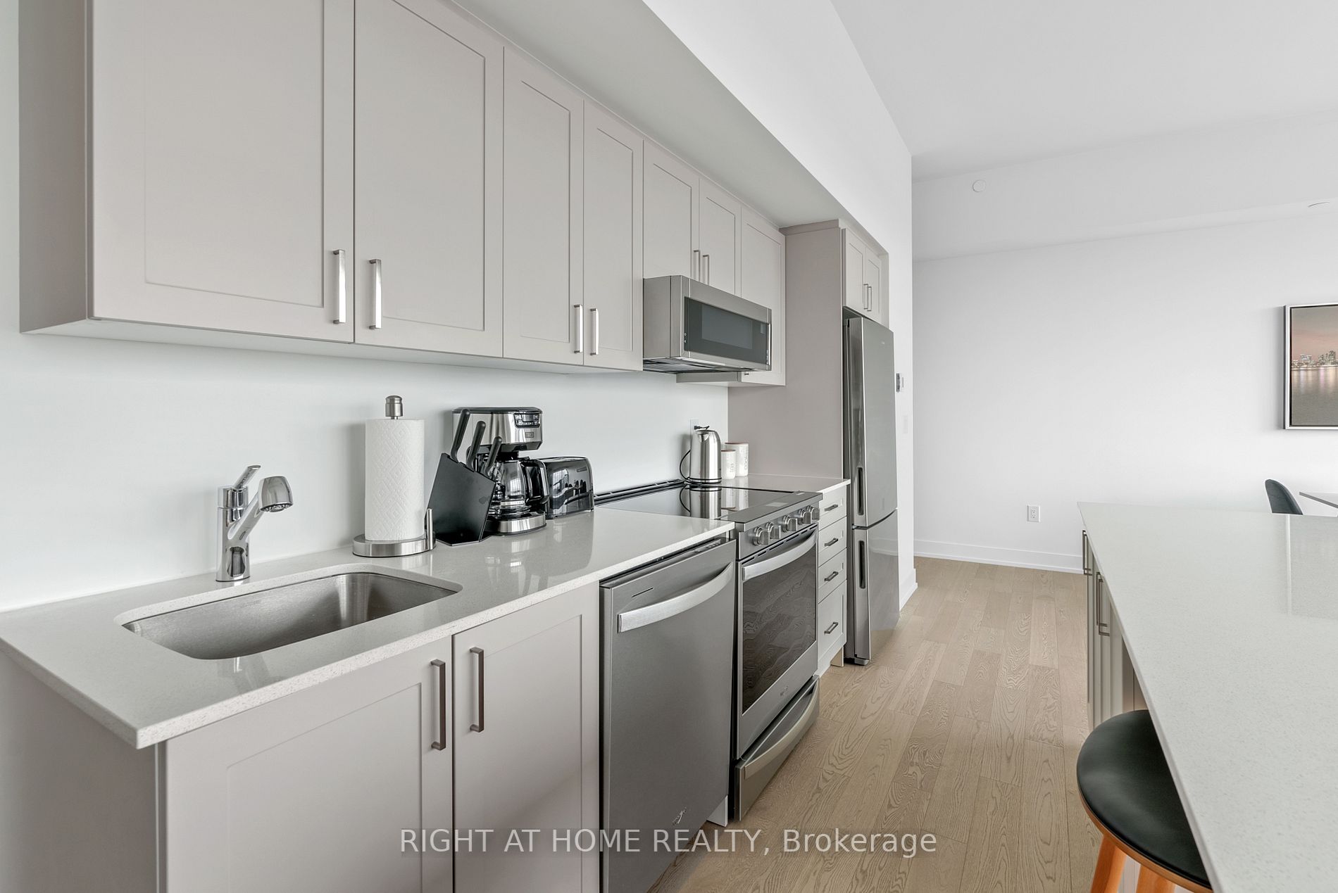 1063 Douglas Mccurdy Comm Circ