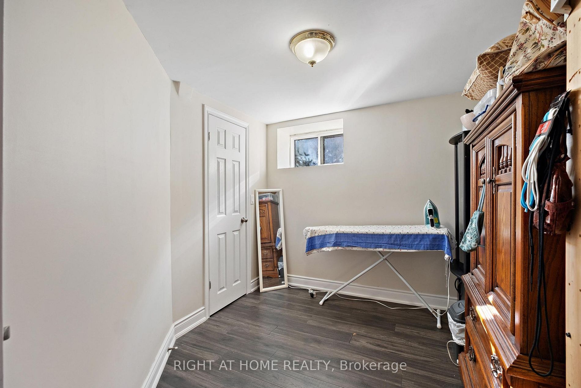 140 Meadowbrook Dr