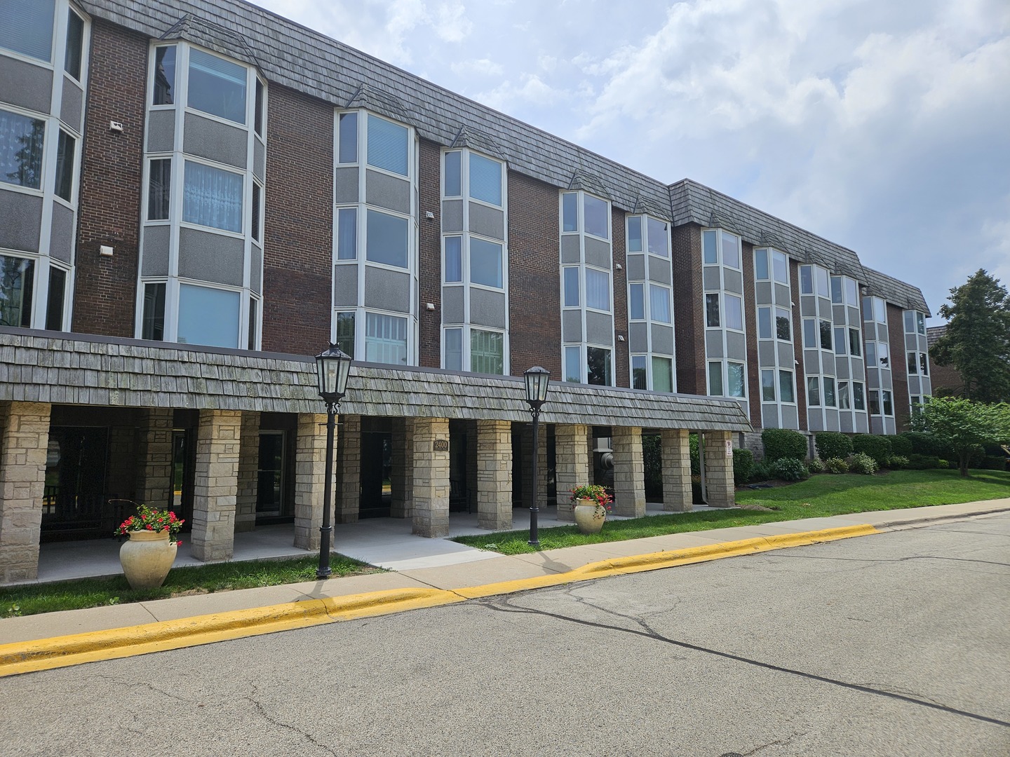 Lovely 2 Bedroom 2 Bath Bristol Court Condo located in well managed, well maintained complex surrounded by forest preserves near transportation and minutes to O'Hare. Award Winning Schoo system  Across from Maine South High School. Assessment includes heat and air. Elevator building with indoor deeded parking. Separate pin # for garage.