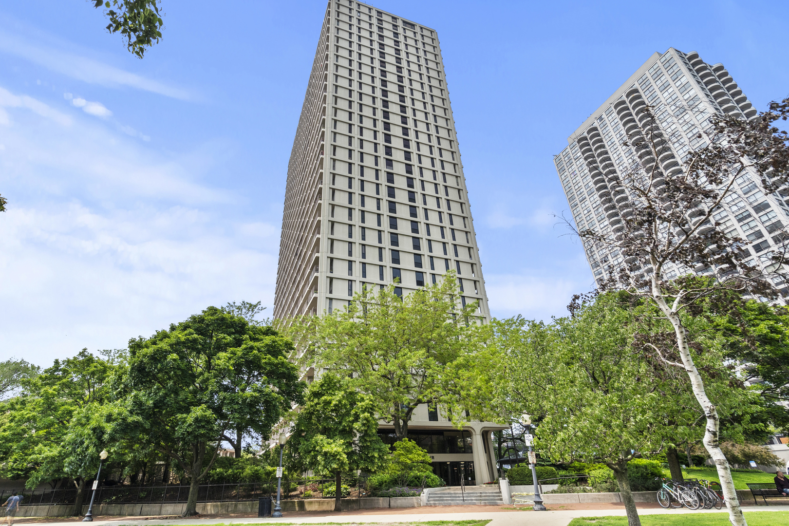 Spectacular South-facing Sunny Studio w/Large Balcony with Unobstructed Views of the Lake, Downtown Skyline and City! Open floor plan with wall-mounted HIDE-A-BED and large walk-in closet. Building has it all: Outdoor Pool, Health Club, Penthouse community Lounge, 24 HR Doorman, On-Site Management/Maintenance. 22 & 36 bus at the front door. Assessments include: Heat, Water, Gas, TV/Cable, Wi-Fi, and more. Walk to Park, Lake, Zoo, CTA, and all the fun restaurants & shops in Lincoln Park & Old Town. Great Lincoln Park location!
