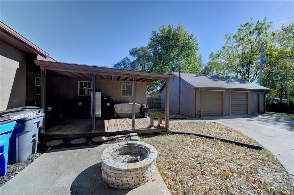 1213 E Fredrickson Drive