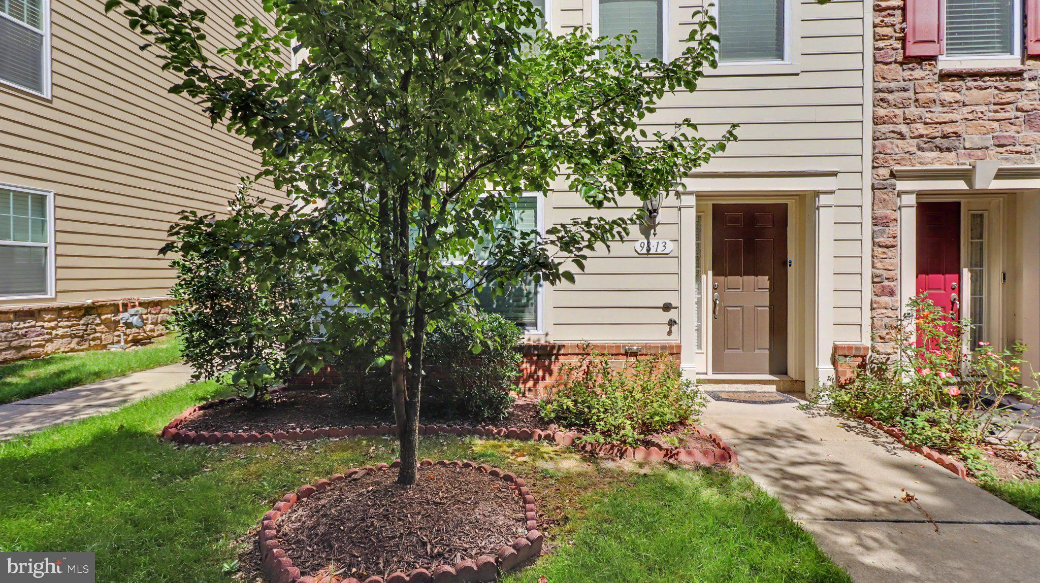 9813 Wood Edge Way