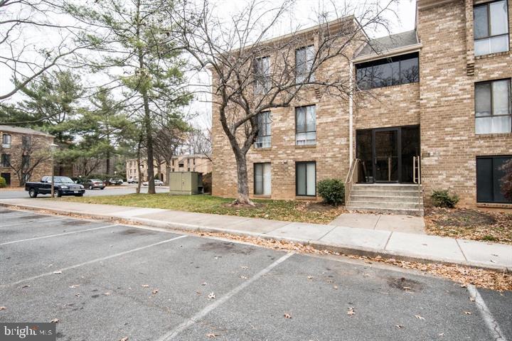 Delightful 3-bedroom unit, freshly painted and move-in ready. Features include an in-unit washer and dryer, plus a private balcony overlooking a peaceful wooded area.Ideally located in Reston, just minutes from Reston Town Center and nearby Metro stations. Low condo fee covers gas cooking, heating, and water. Enjoy full access to all Reston amenities, including pools, trails, and more.