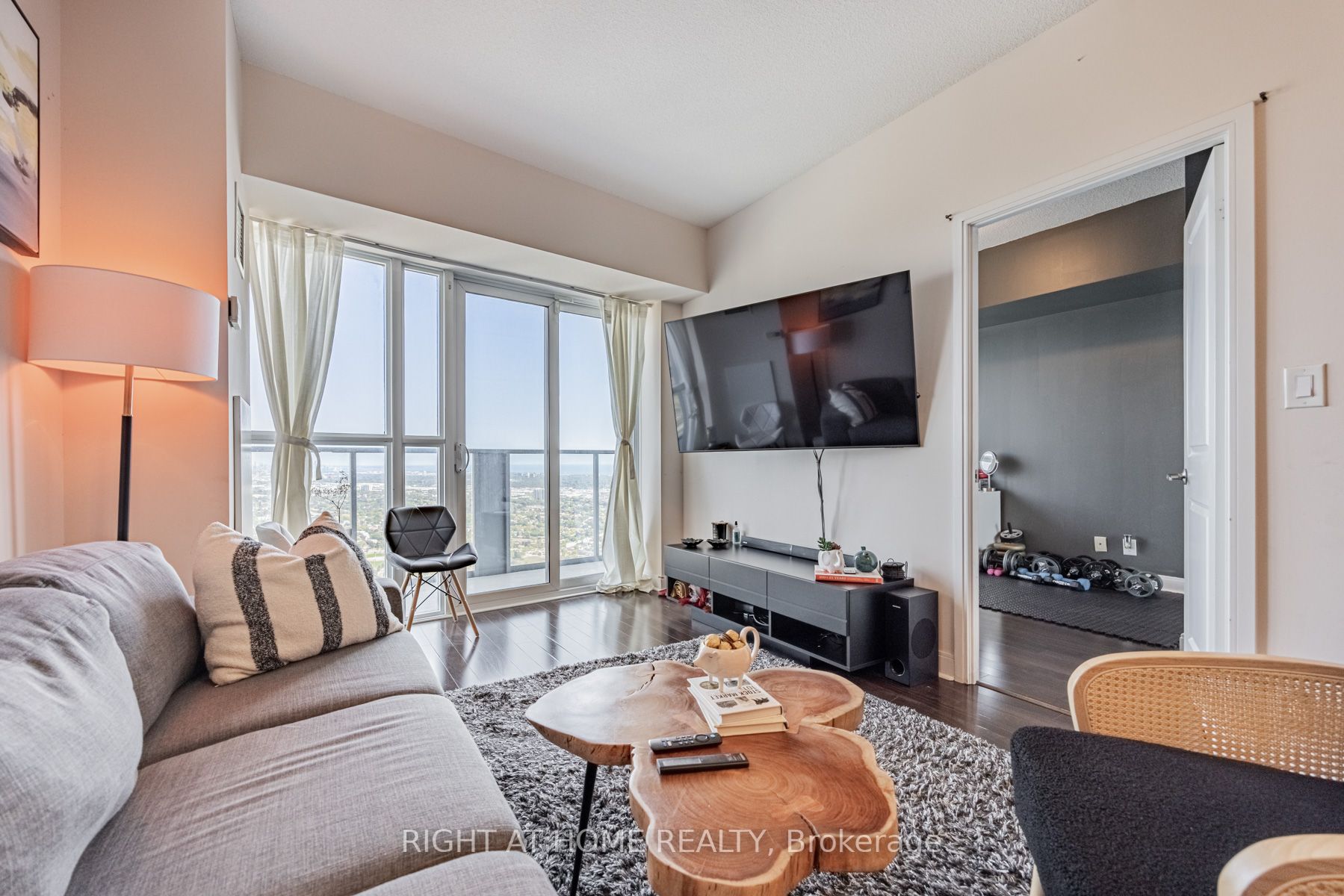 60 Absolute Ave 5208