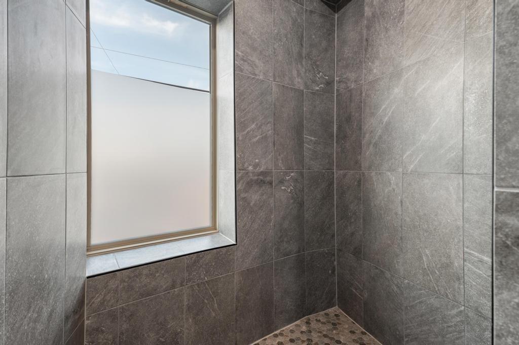 330 W Lamar Street 202