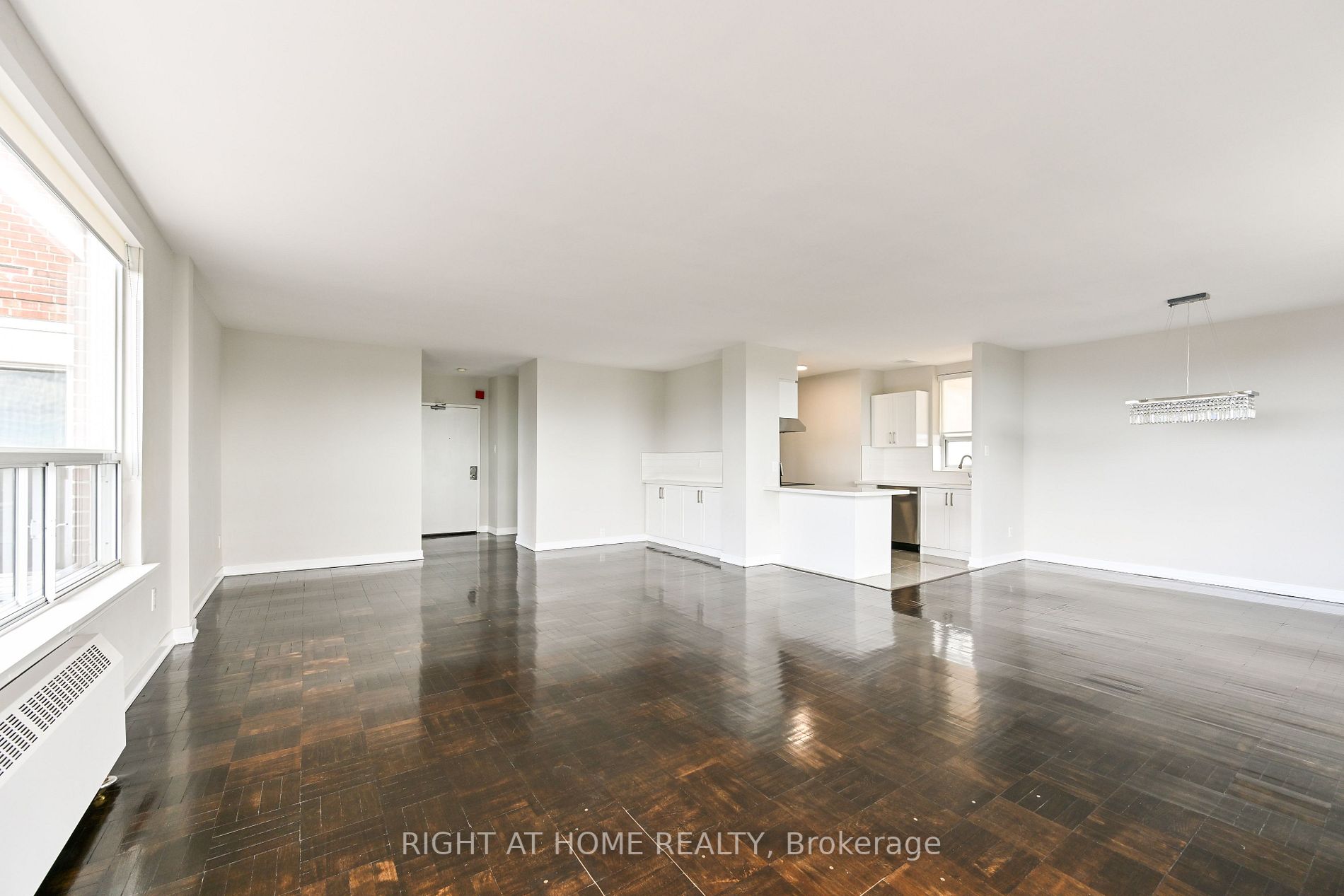780 W Eglinton Ave 606