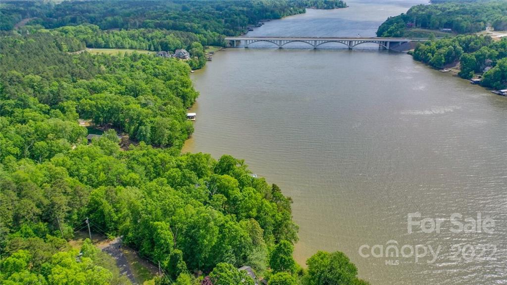 Property wrapper Lake Tillery Waterfront Properties Lynn Norman