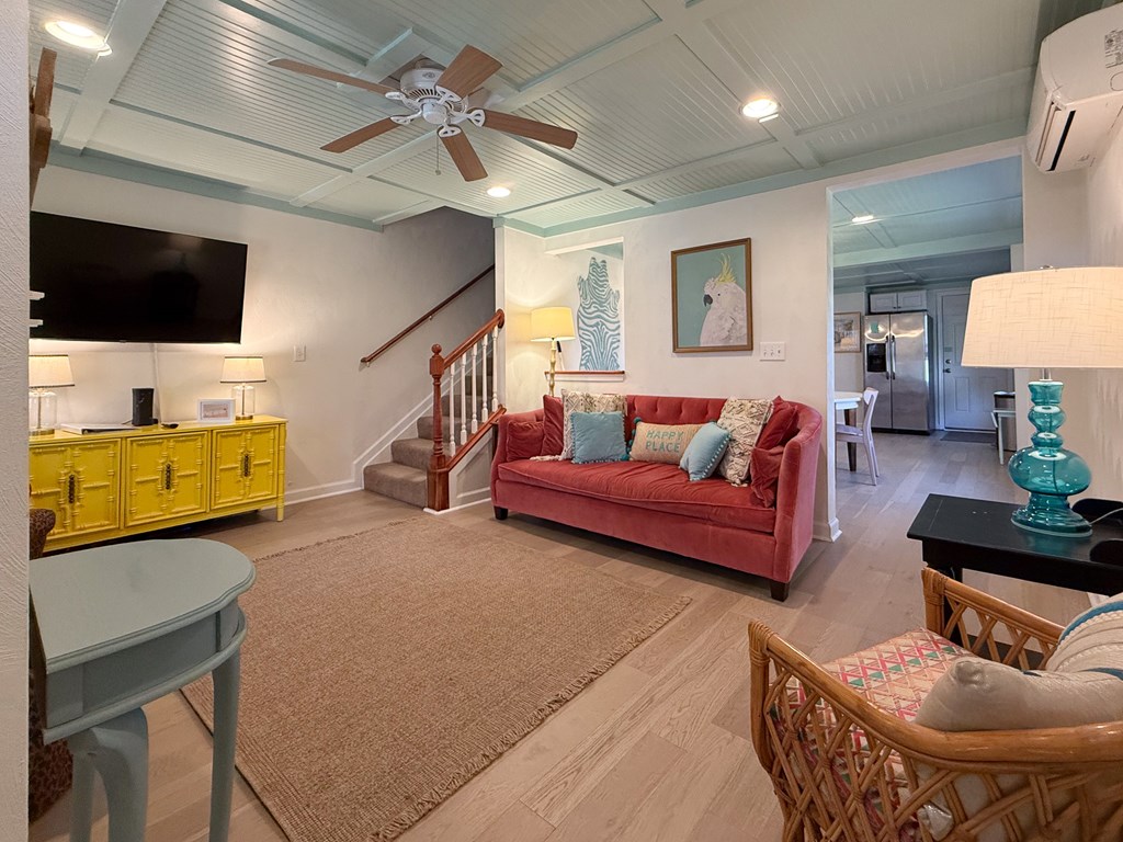521 Mason Ave 578