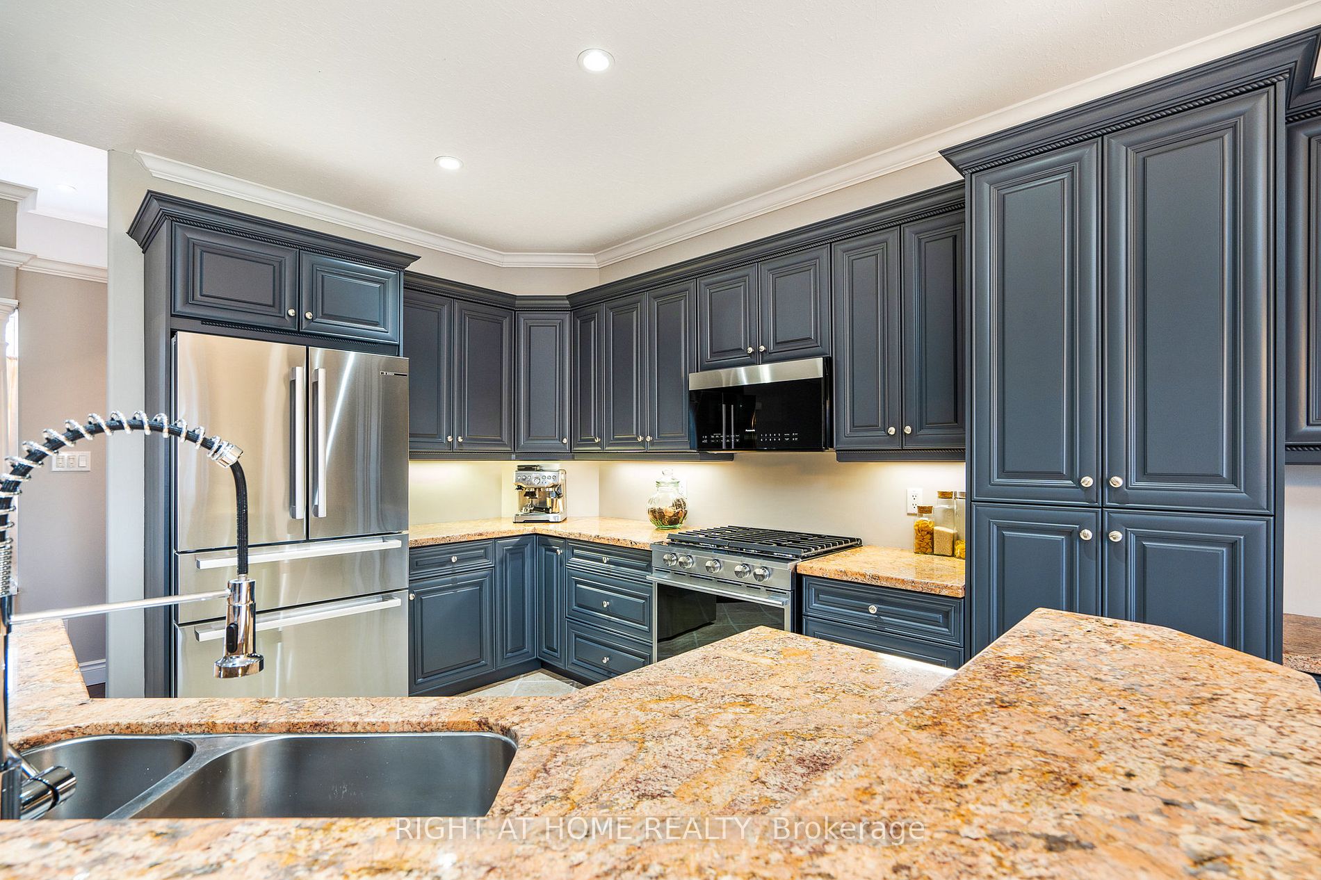 16 Deanna Dr