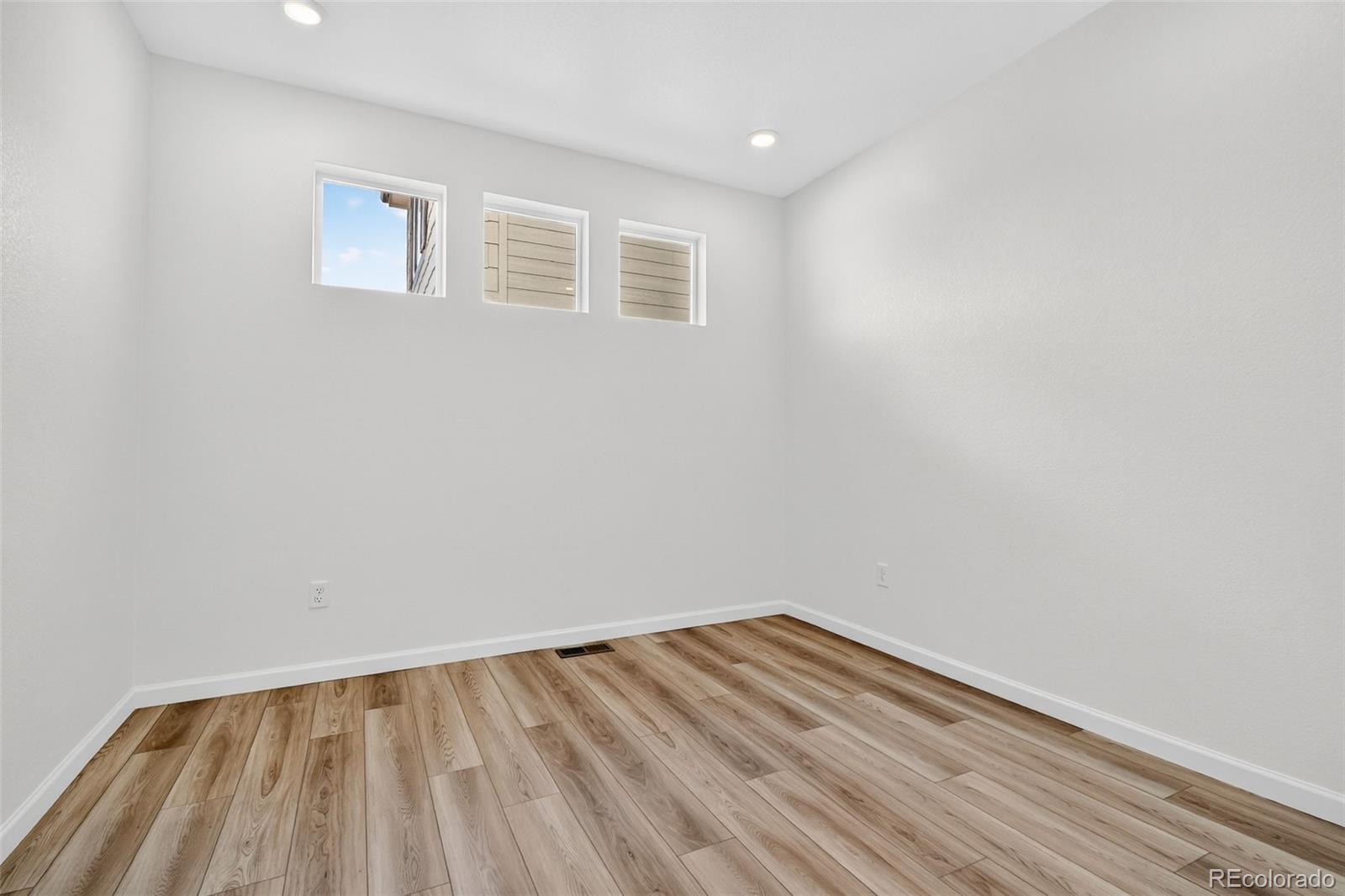 2110 Wagon Wheel Aly