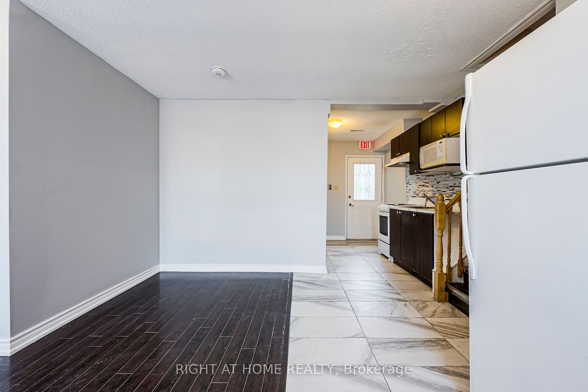 1715 Rossland Rd Main B