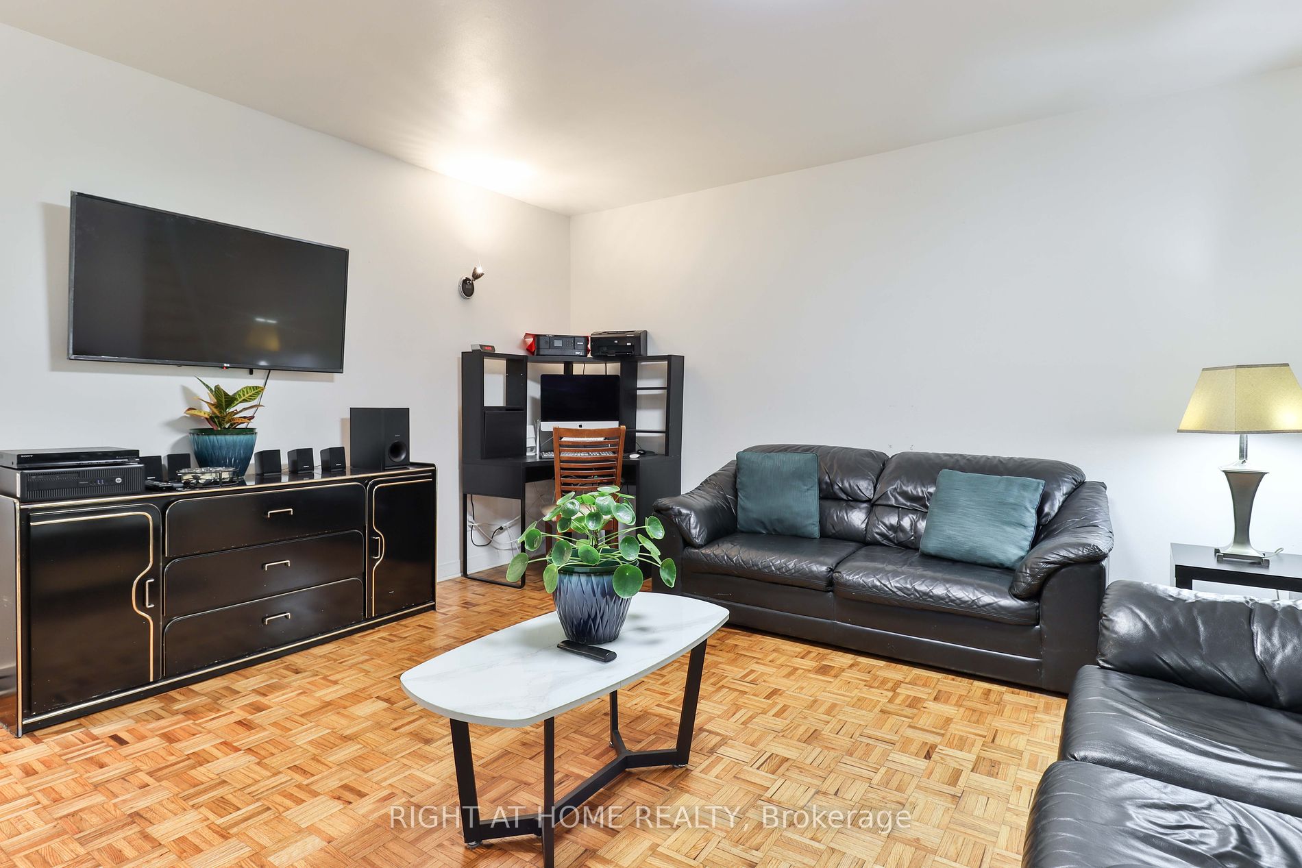 19 London Green Crt 98