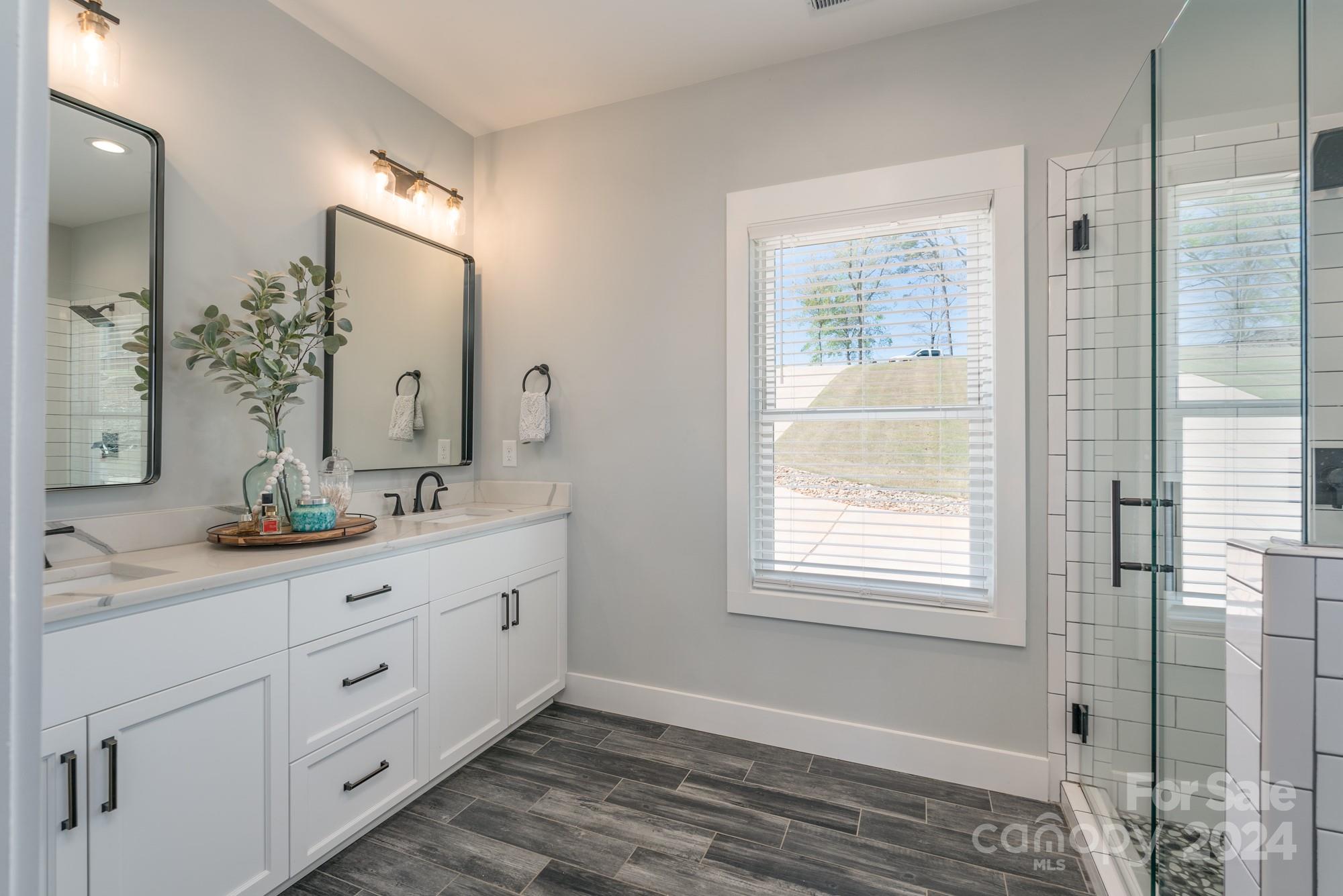 376 Landing Trail