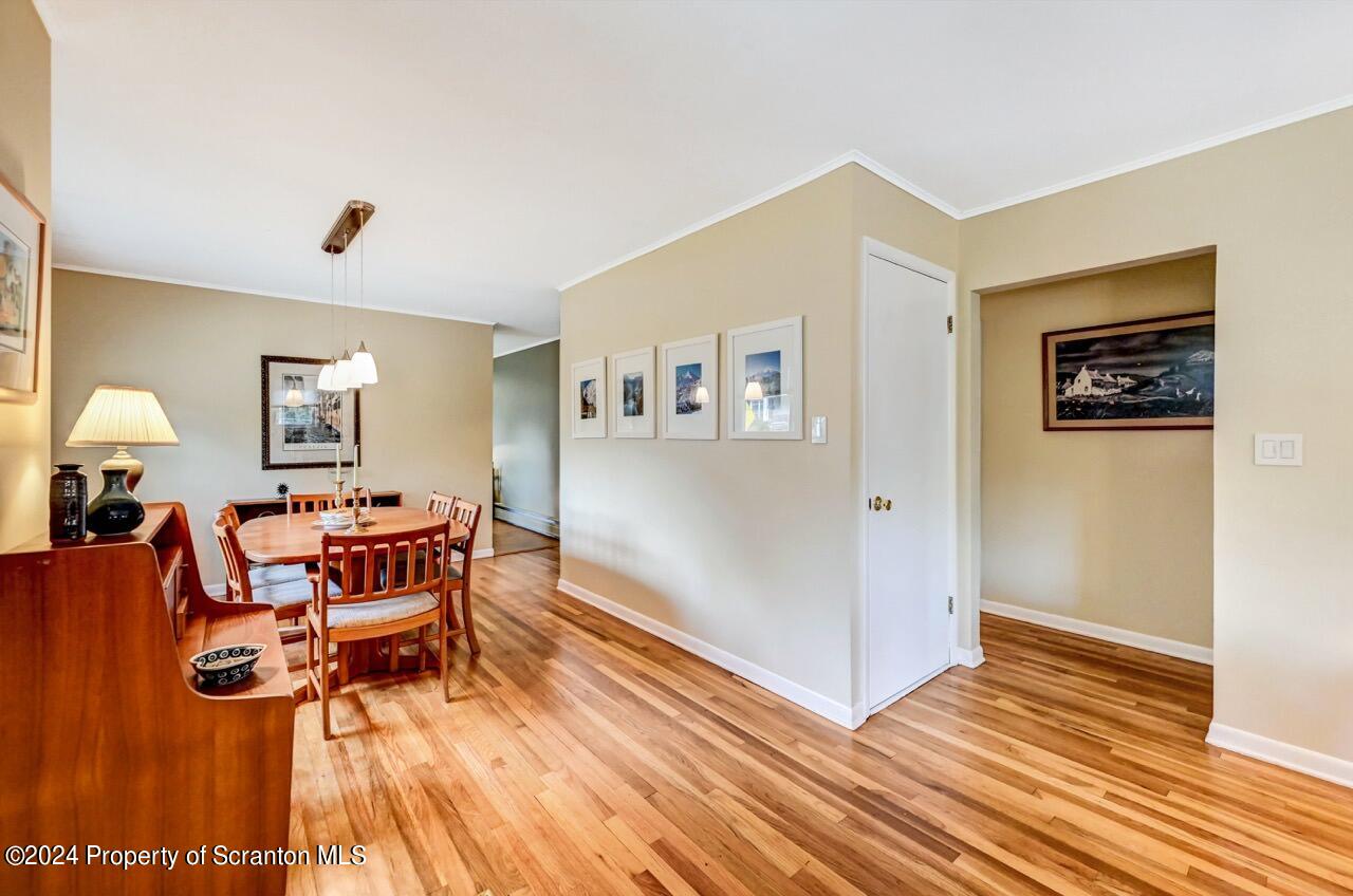 400 Montrose Avenue L113