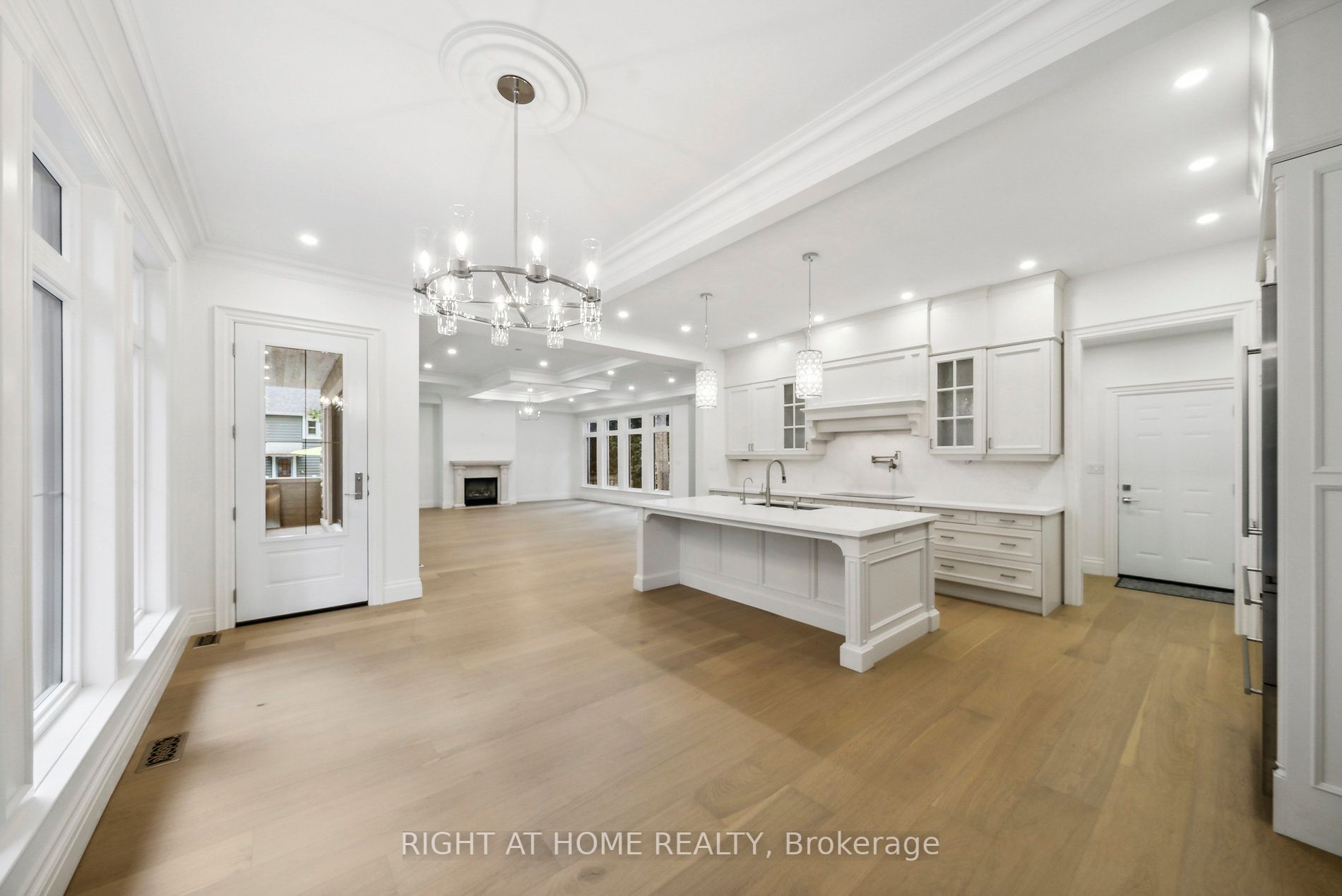 2409 Lakeshore Rd