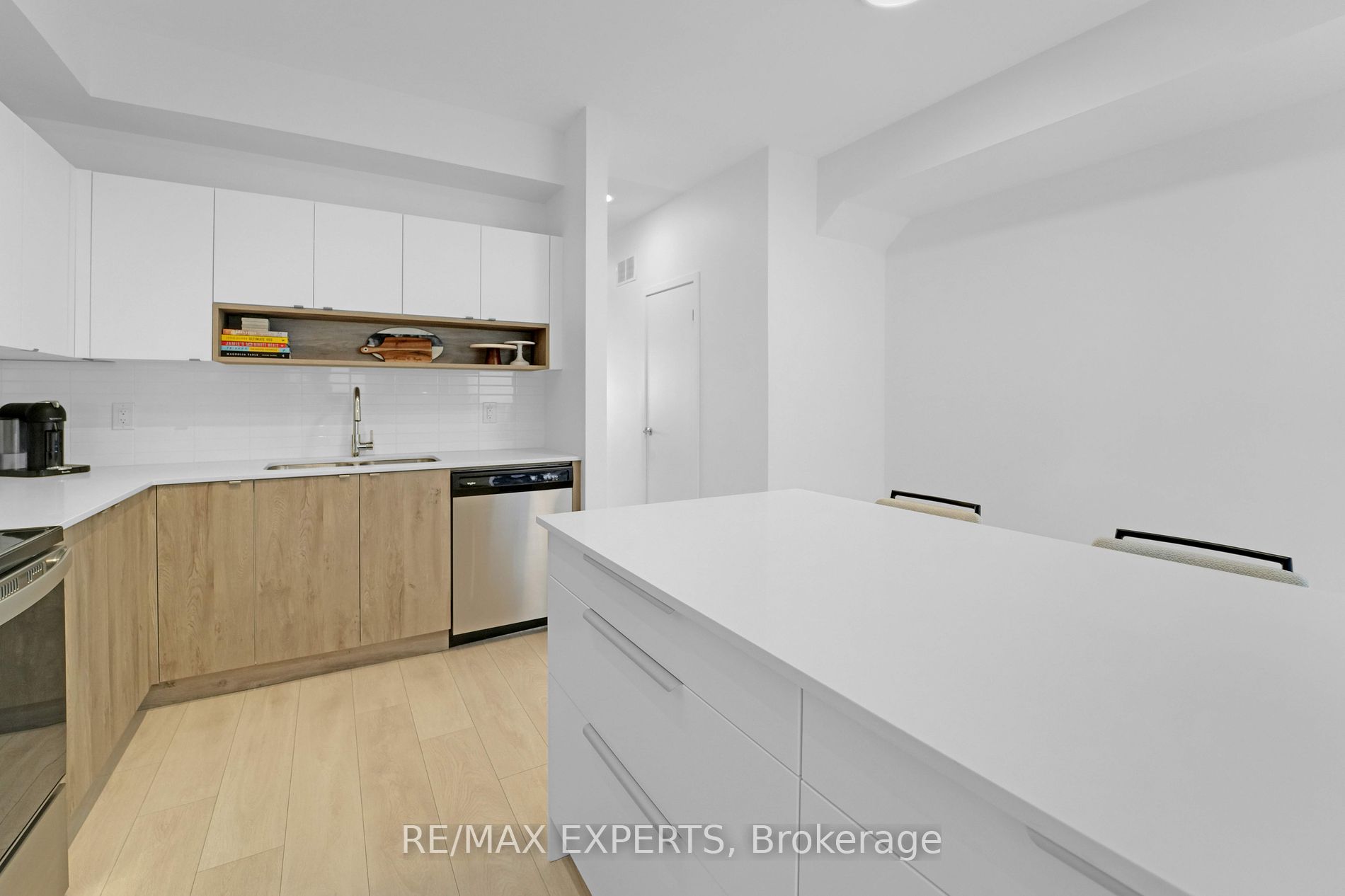 1095 Cooke Blvd 37