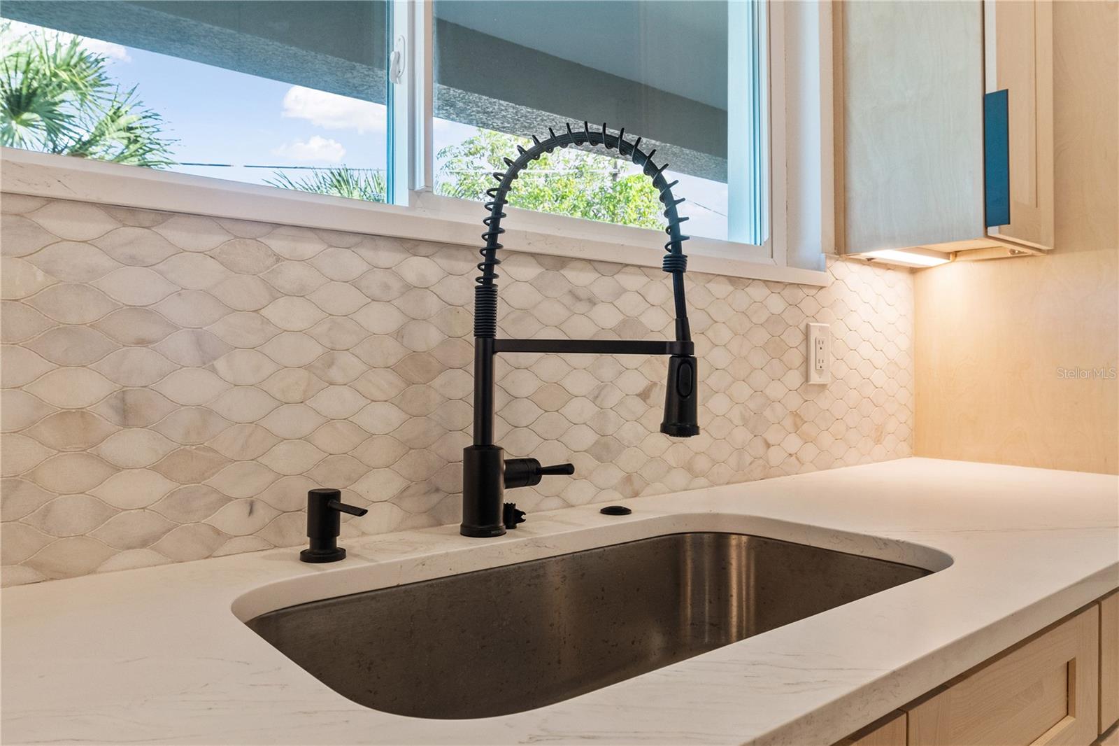 2727 W Chestnut Street