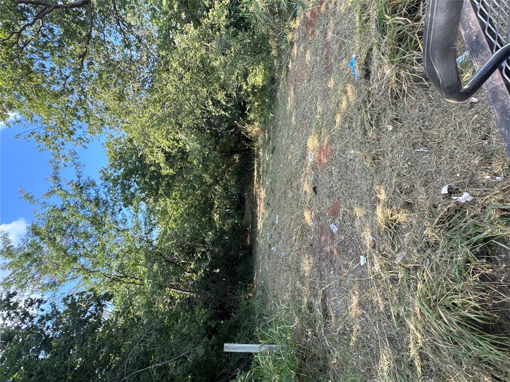Looking for a place to build, look no further.  Easy access to I-35 and Central OKC.  Seller is selling adjacent lot also.