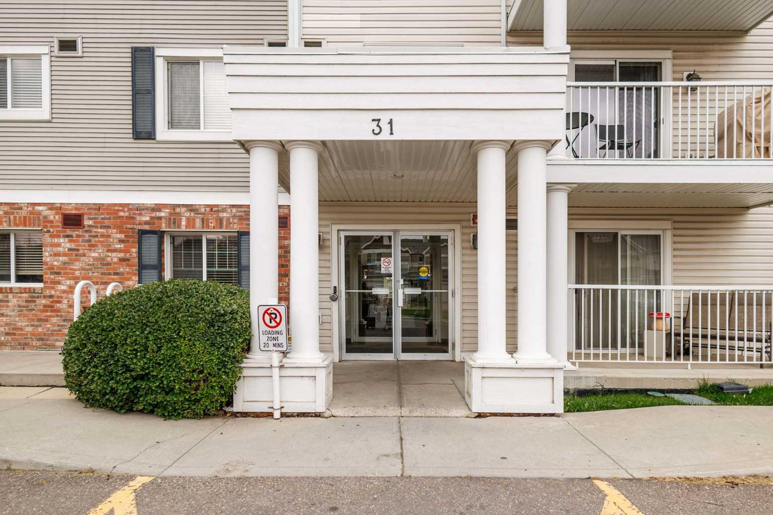 31 Country Village Manor NE 4301