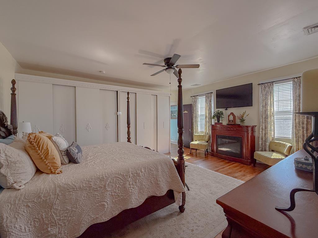212 Bay Ave 9A