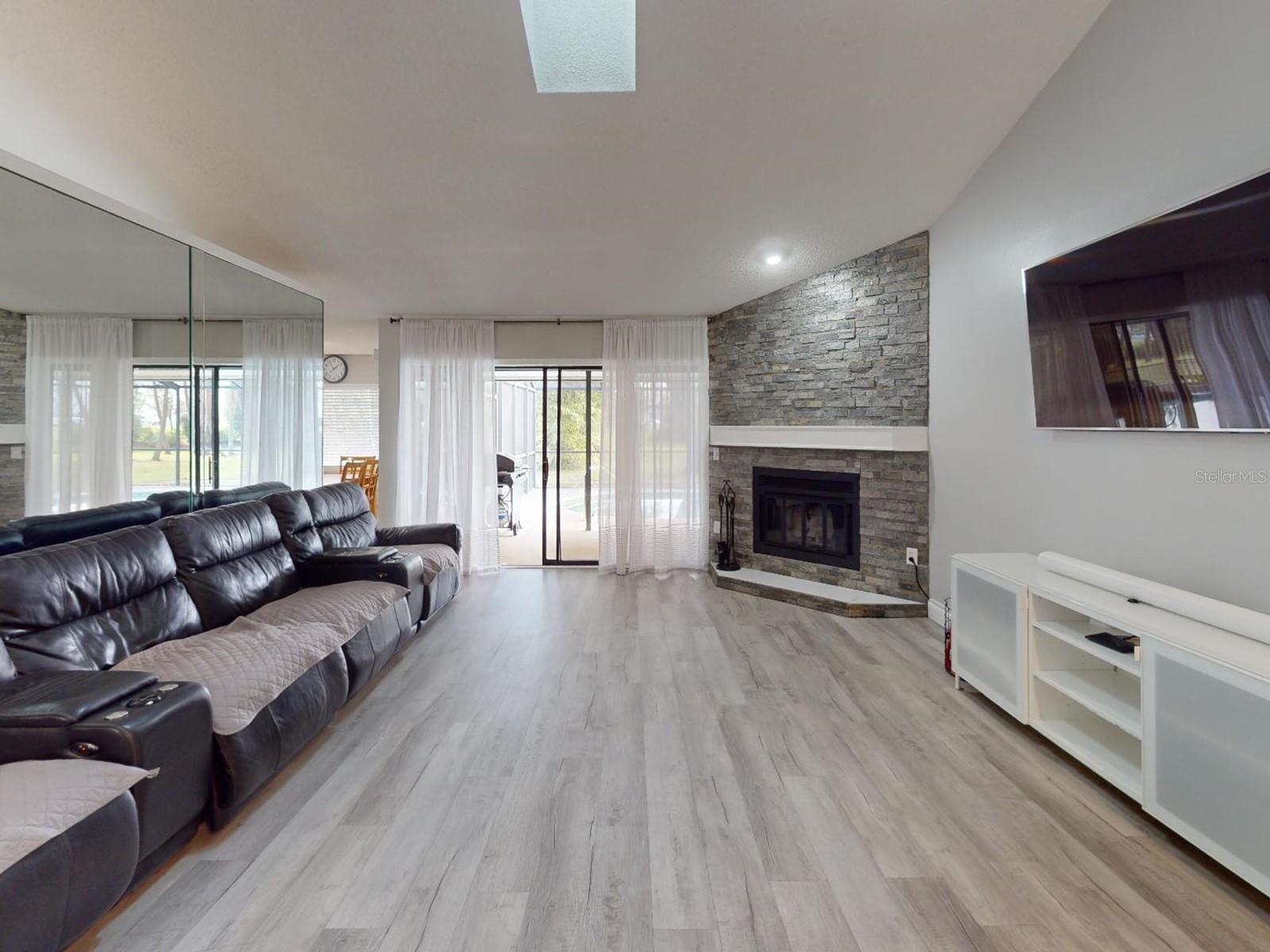 6029 Ravenwood Drive