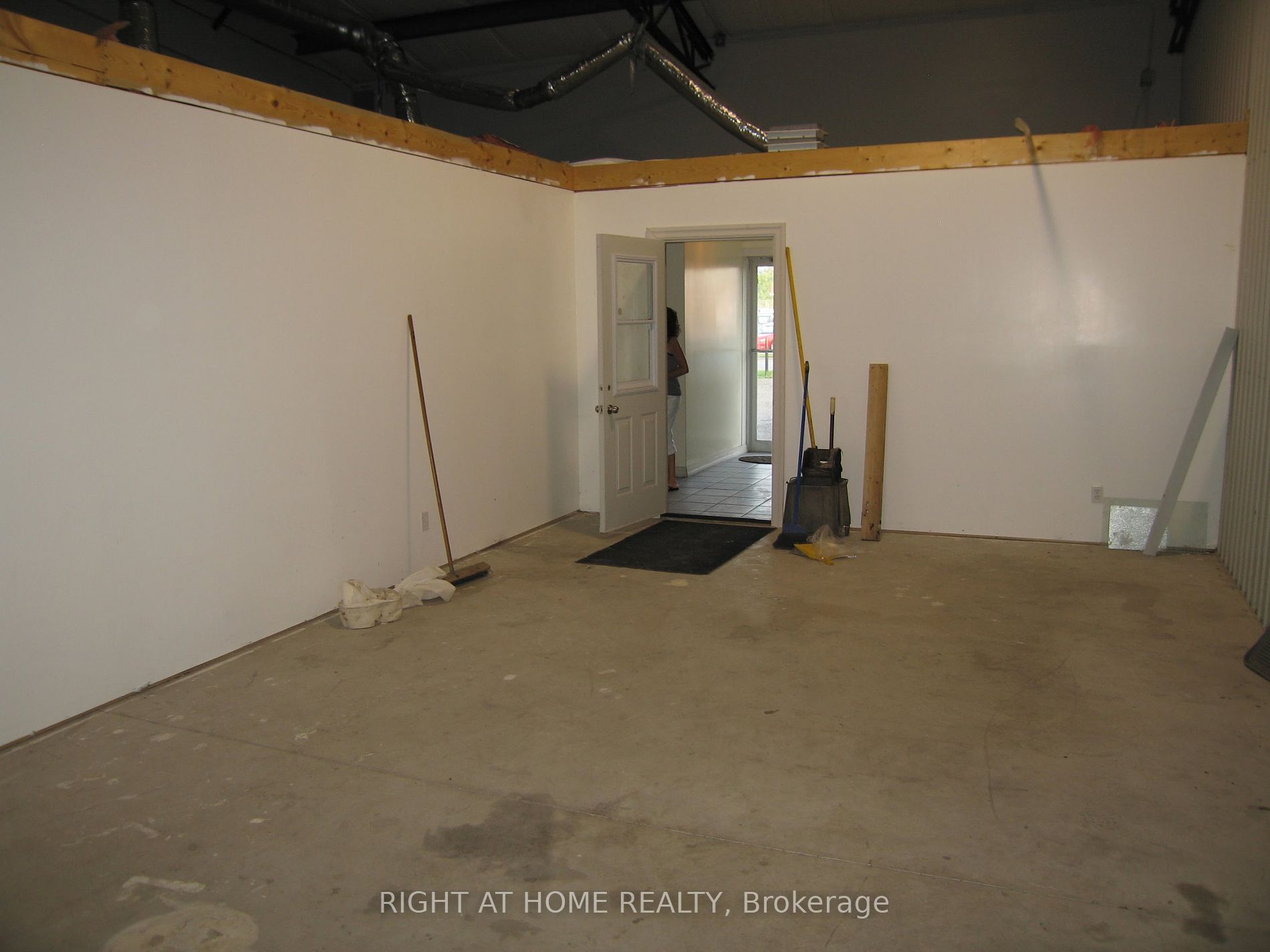 100 E Bloor St