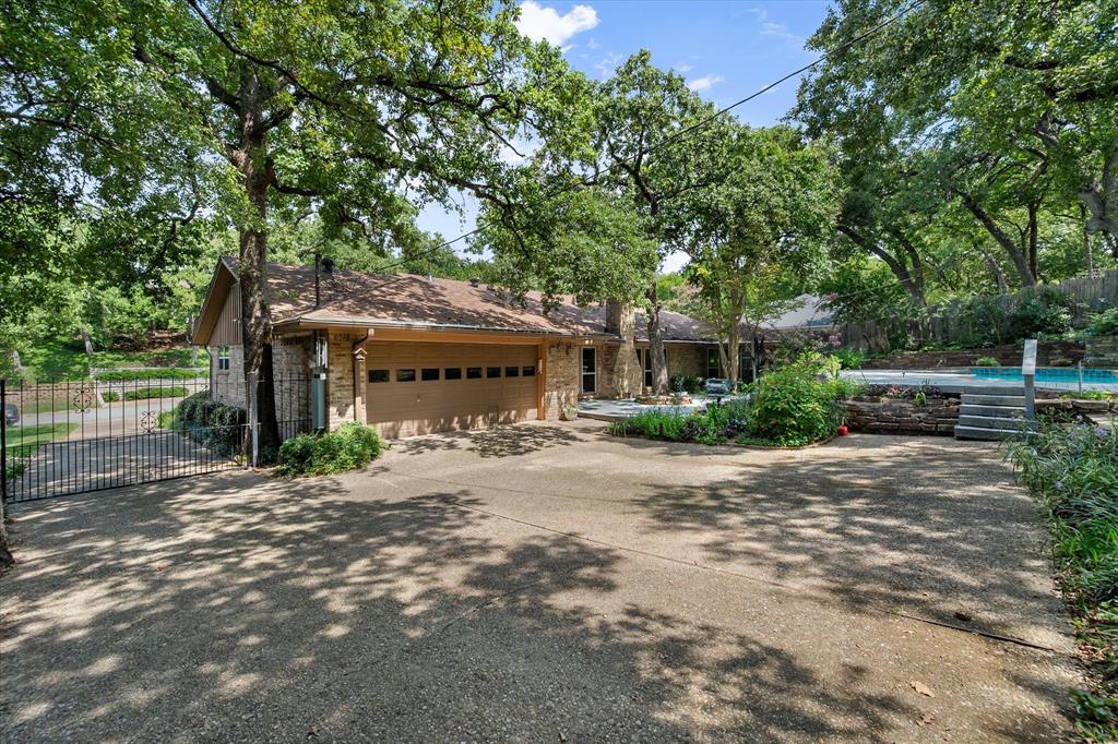 2216 Shadywood Court