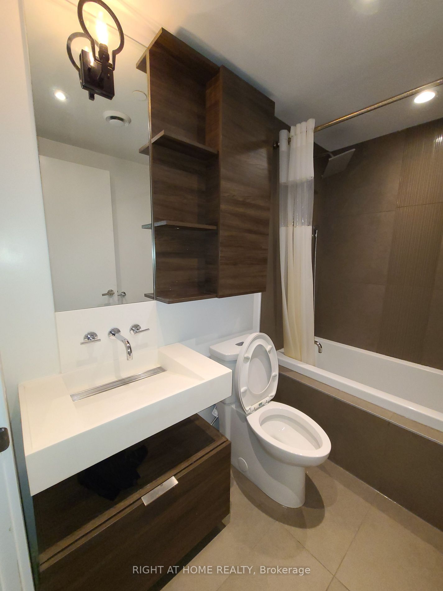 5 St. Joseph St 2106