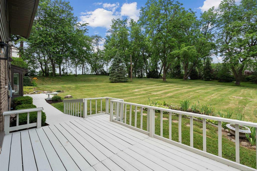 7533 Roberta Lane