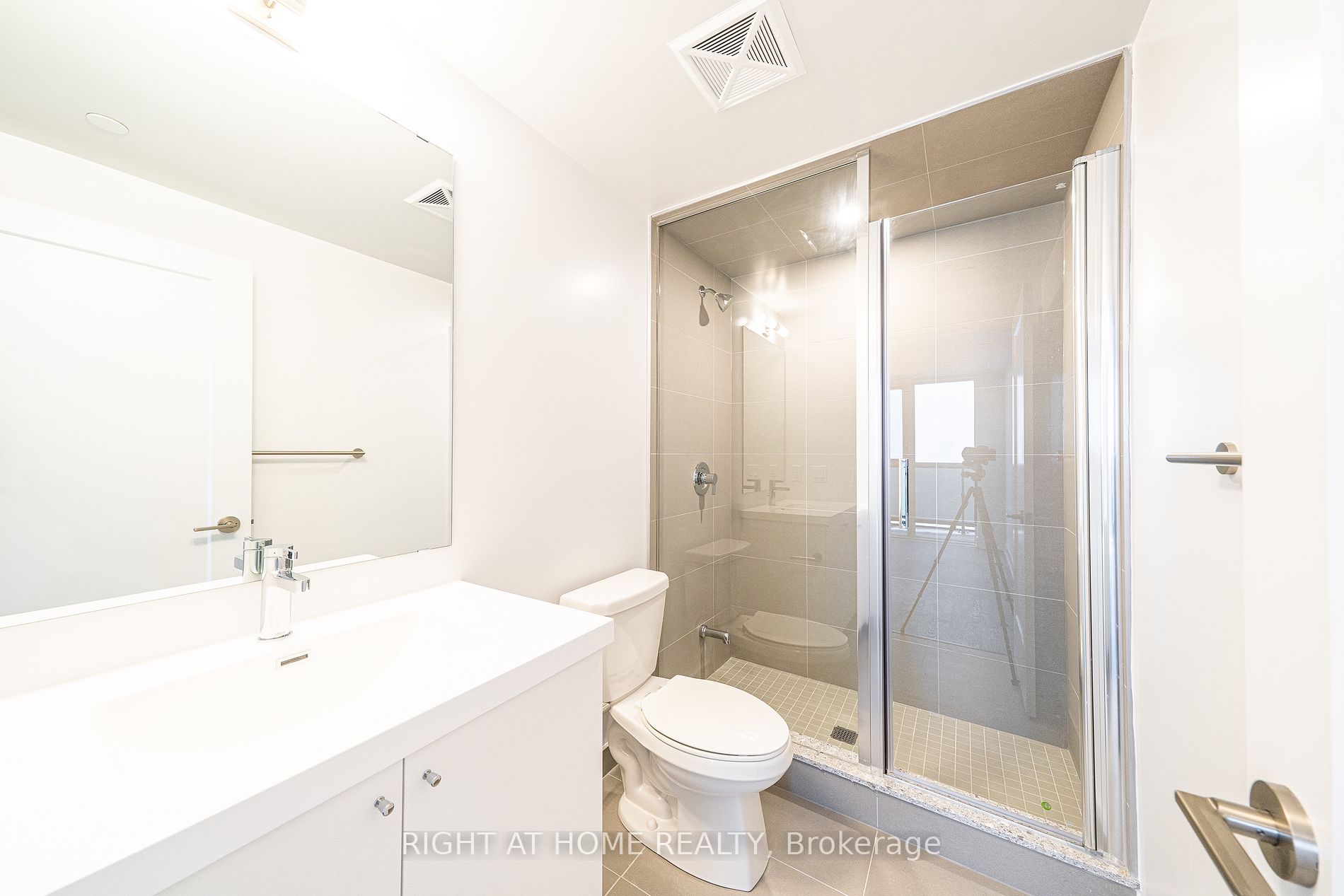2550 N Simcoe St 2015