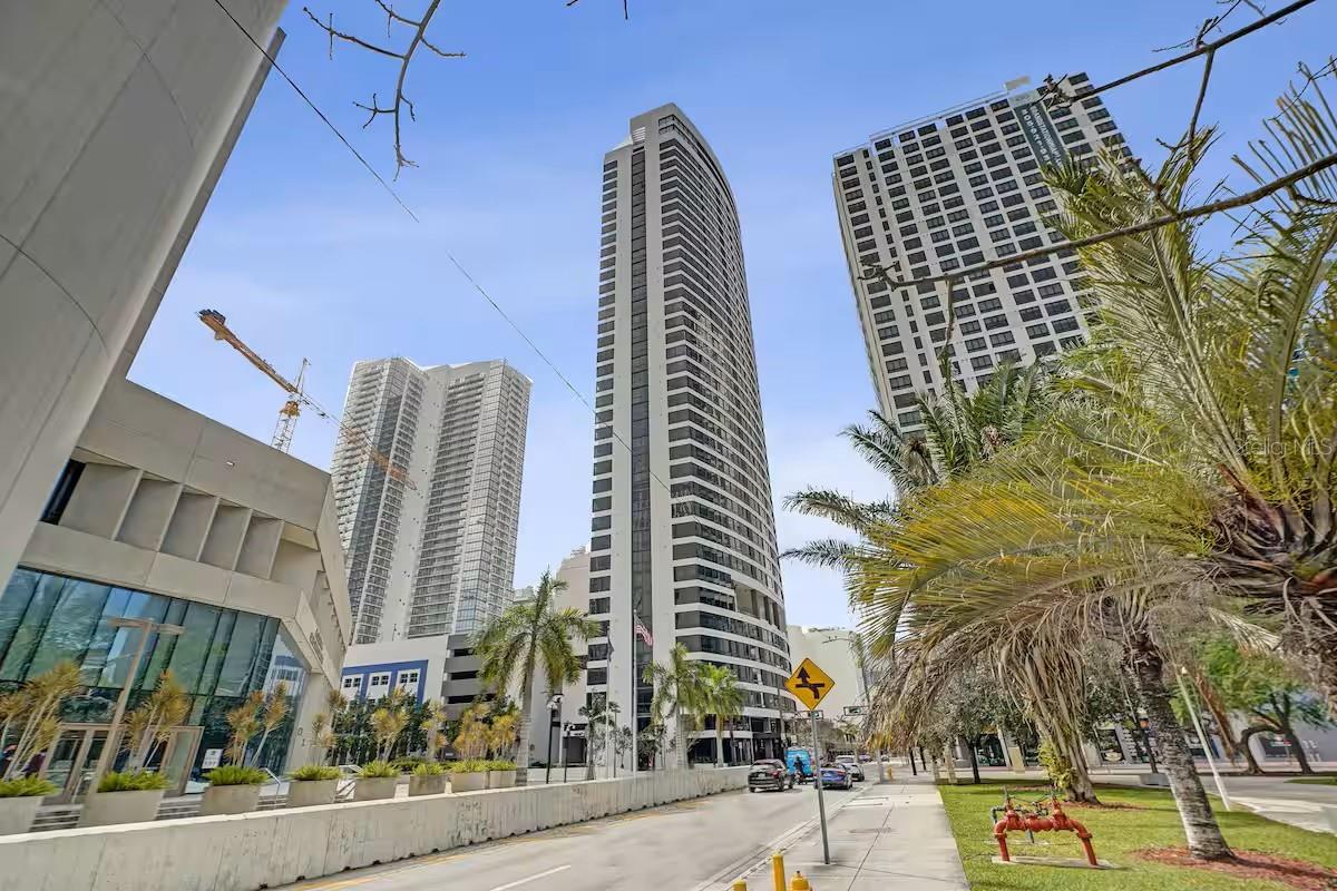 225 N Miami Avenue 1407