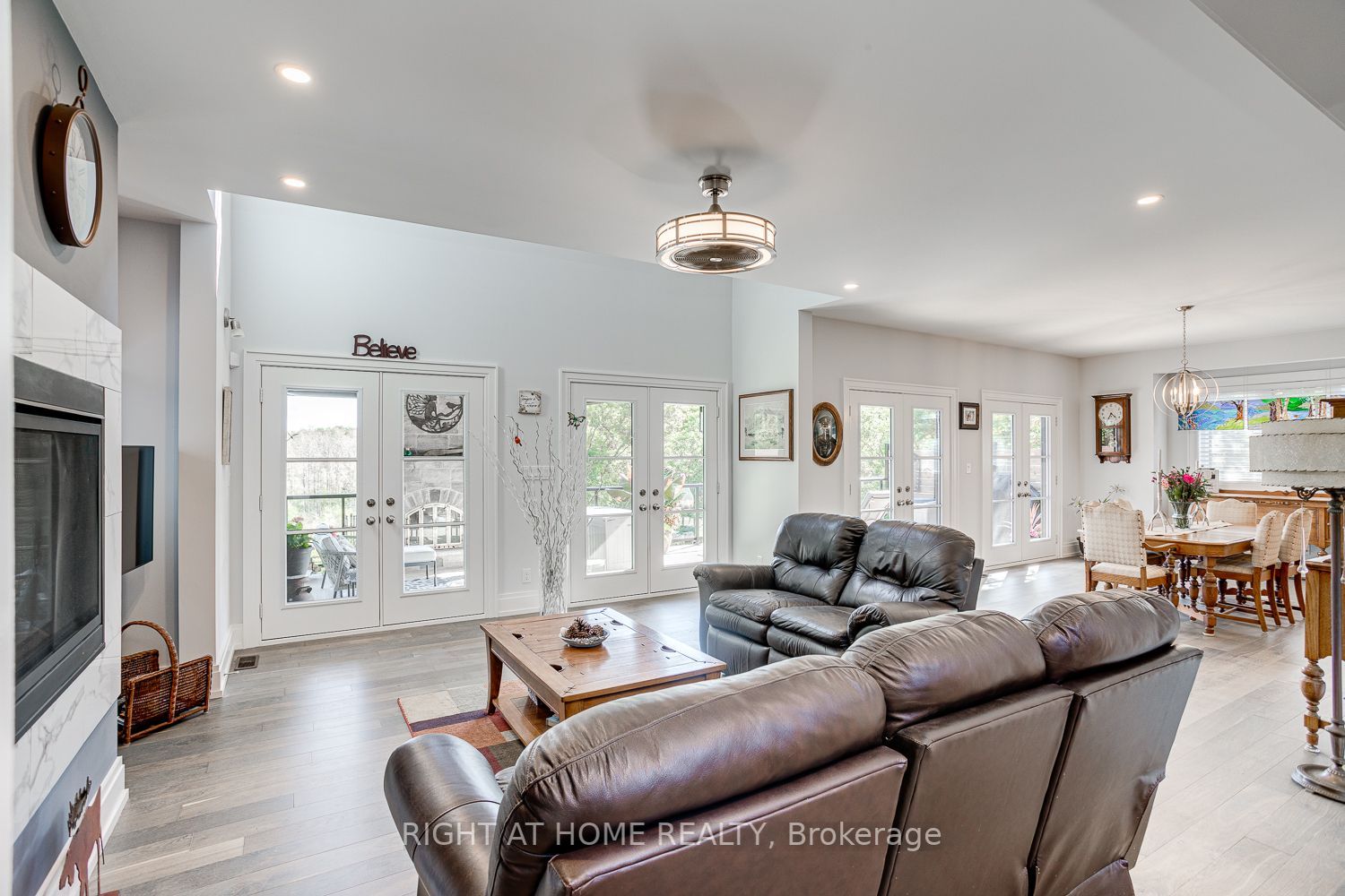 263 N Main St