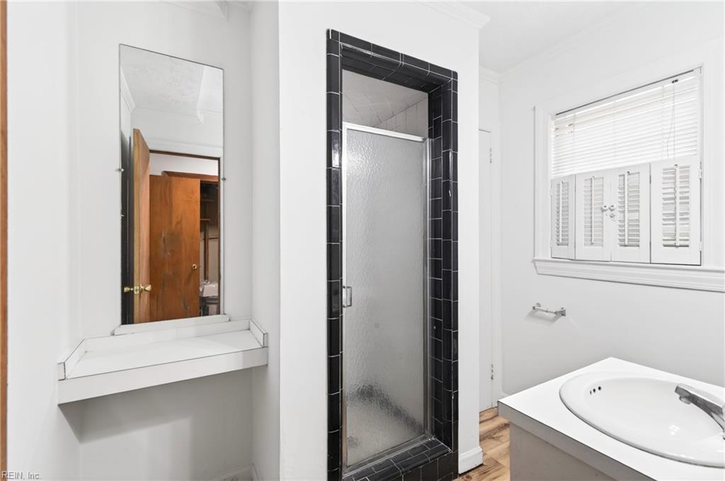 2 Larchmont Crescent