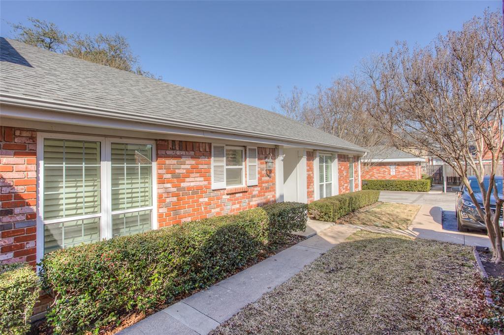 Large 3 bedroom, 2 bath, single story, Indian Creek Condo features wood flooring, built-ins, plantation shutters throughout. Large, full kitchen. Fridge, washer, dryer and microwave stay. Also includes an abundance of storage and private fenced patio. Indian Creek Condos is perfectly located near Westover and Shady Oaks Country Club. Quiet and gated, it is nestled under native oaks and crepe myrtles and includes 2 pools, tennis courts, clubhouse, laundry buildings, beautiful landscaped grounds. Small pets (under 25 lbs) accepted on a case-by-case basis.