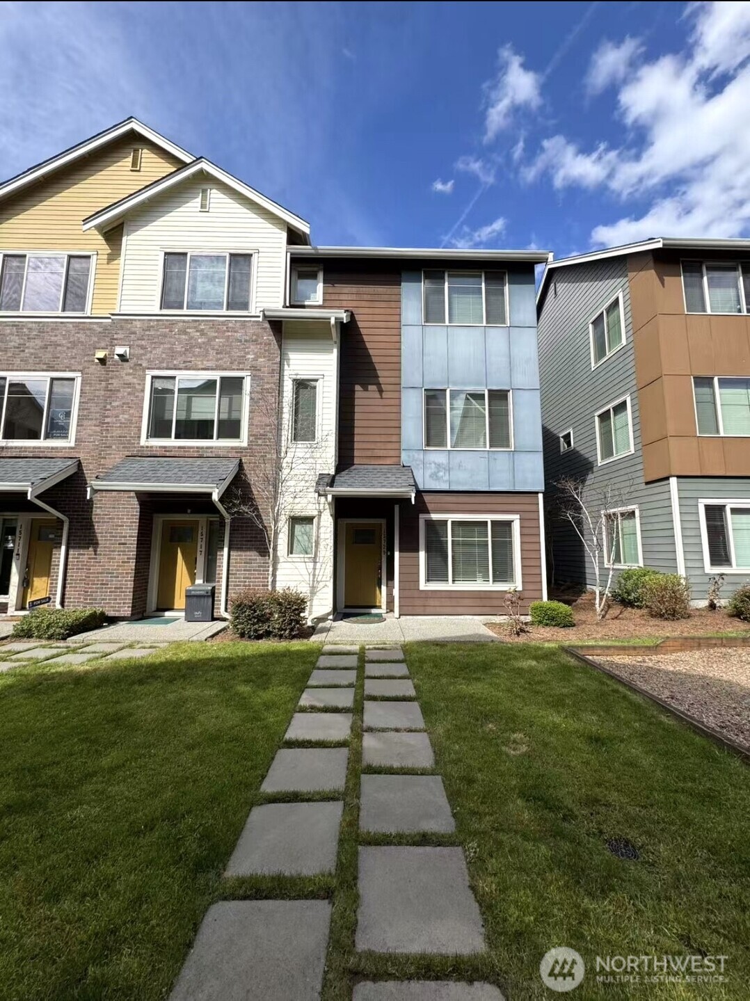 Bellevue - 15729 NE 14th Aly