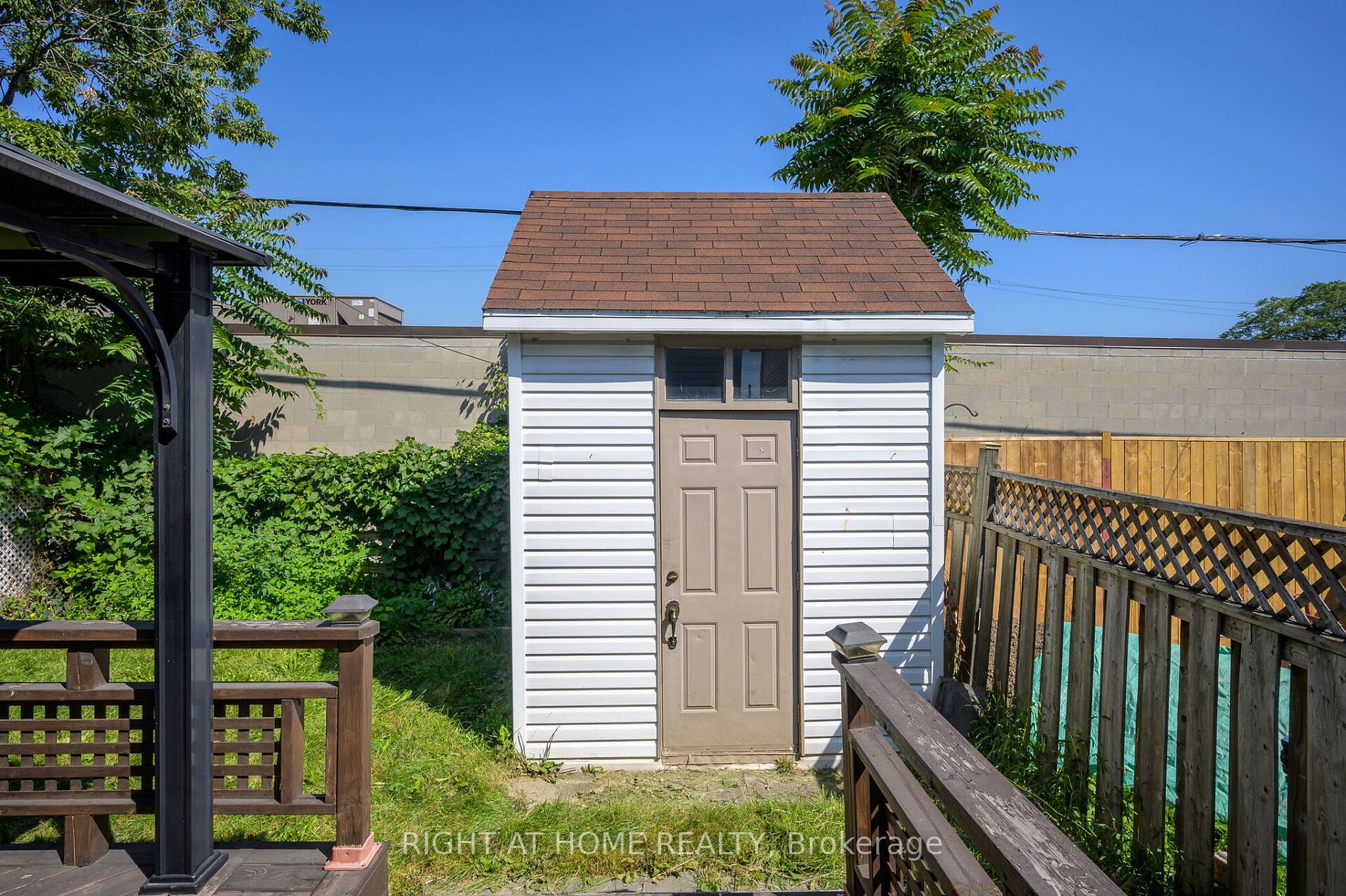 17 Argyle Ave