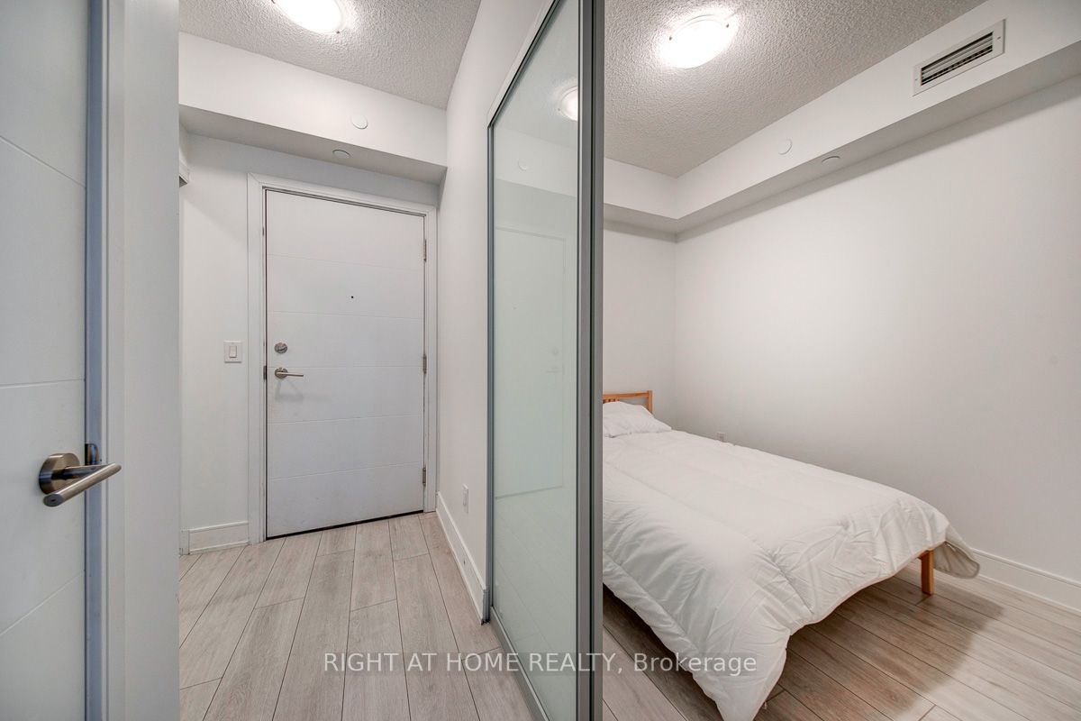 525 W Adelaide St 932