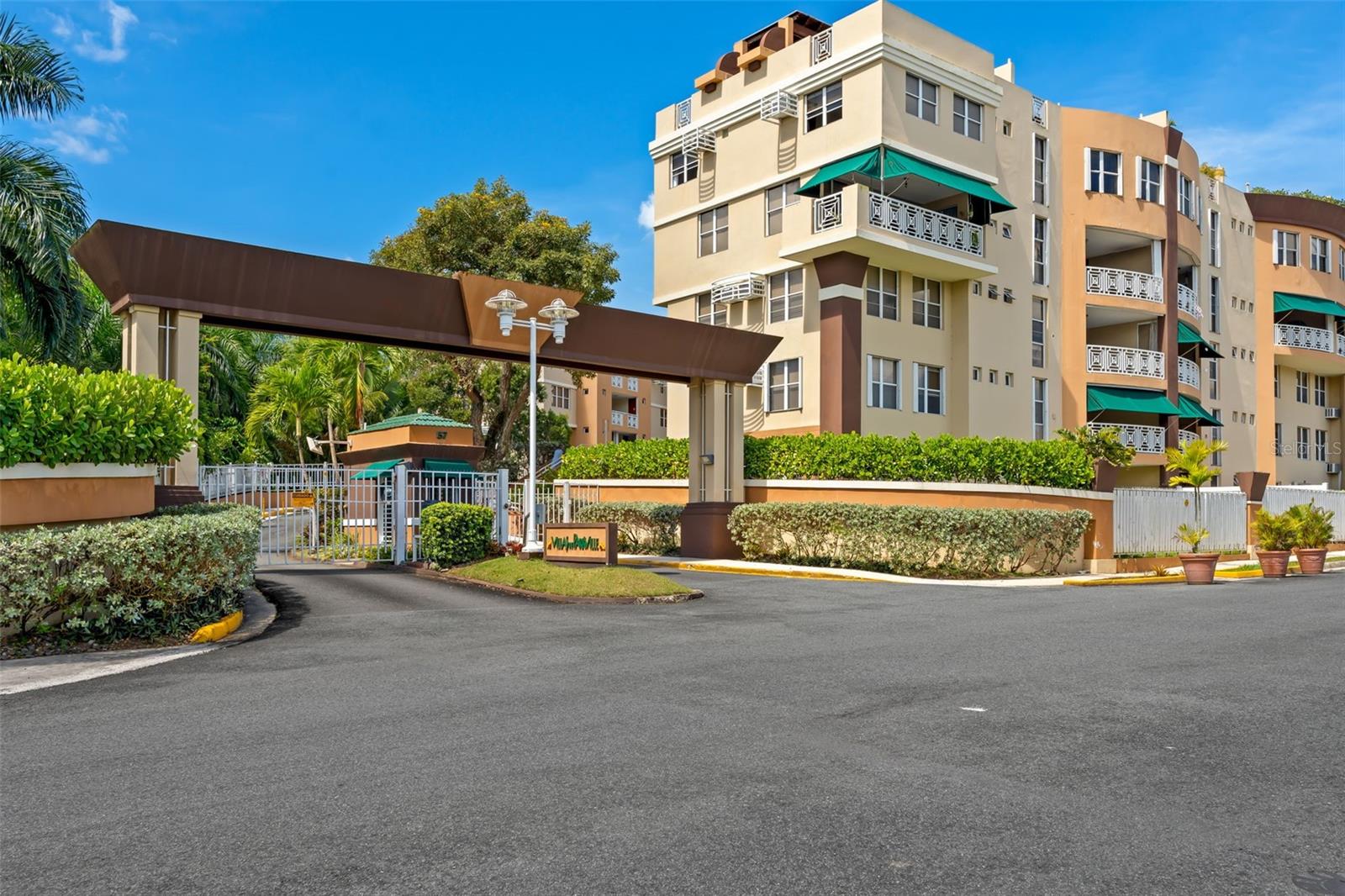 Discover this exceptional penthouse located in Villas de Parkville I on Avenida Lopategui, Guaynabo. This well-maintained property offers a rare opportunity in the area, combining space, comfort, and value. The unit features 1,612 square feet of living space, including three bedrooms and two and a half fully remodeled bathrooms. The highlight of the property is its expansive balcony and terrace, perfect for outdoor enjoyment and entertaining. The apartment is equipped with window curtains throughout, storm shutters, and a new 500-gallon water cistern located on the terrace. The unit is located on the third floor, and the building does not have an elevator. Villas de Parkville I offers a variety of amenities, including a swimming pool, gazebo, gym, passive recreational areas and controlled access. Properties in this condition and price range are rarely available in Guaynabo. Schedule your private showing today.