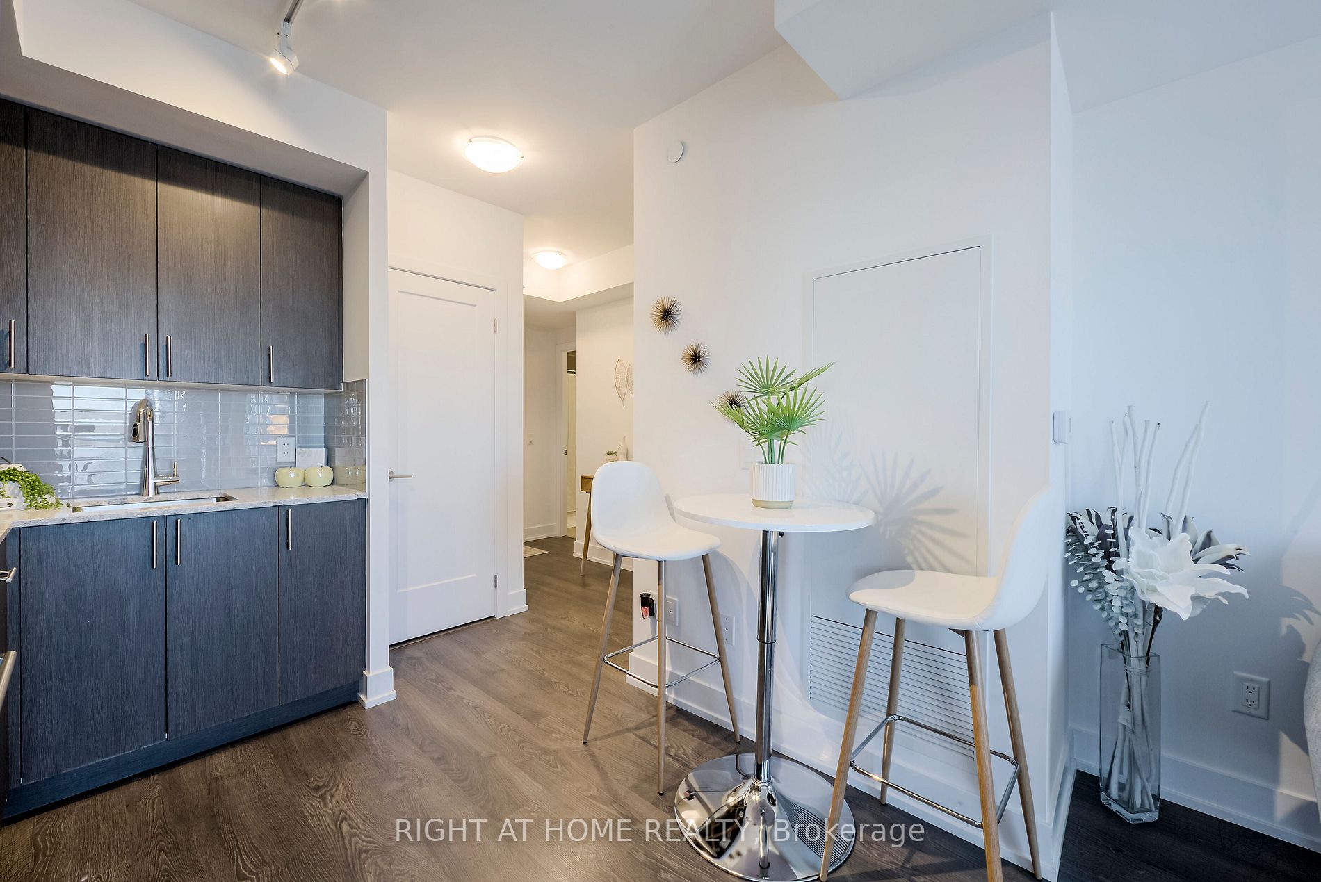 2550 N Simcoe St 438,000