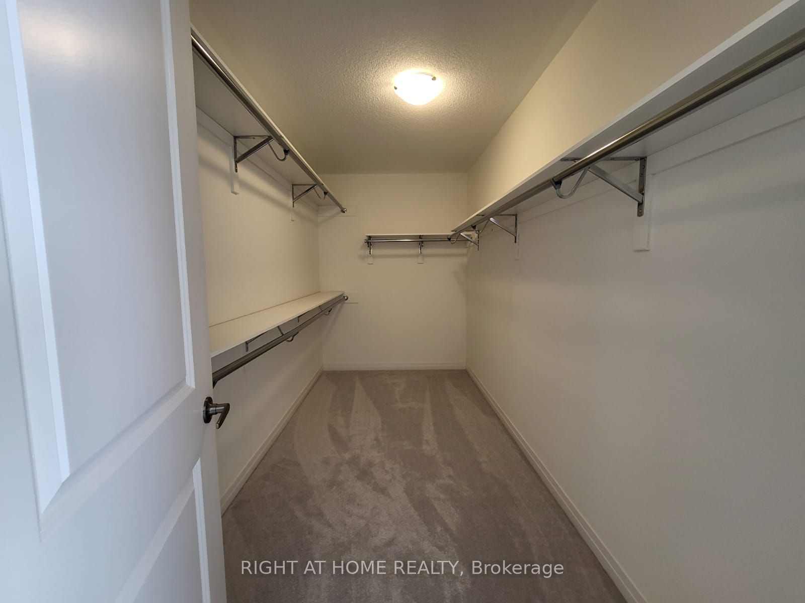 34 Copperhill Hts