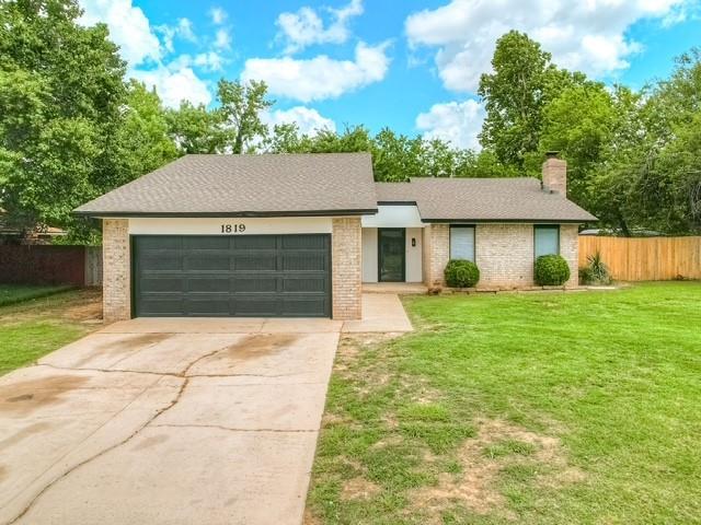 3 Bed | 2 Bath Home Near OU Campus – Norman, OKBeautiful and conveniently located 3-bedroom, 2-bath home in Norman, just minutes from the University of Oklahoma campus. Enjoy a comfortable layout, spacious bedrooms, and easy access to OU, shopping, dining, and local amenities. Please reach out to me with any questions or to request a showing!