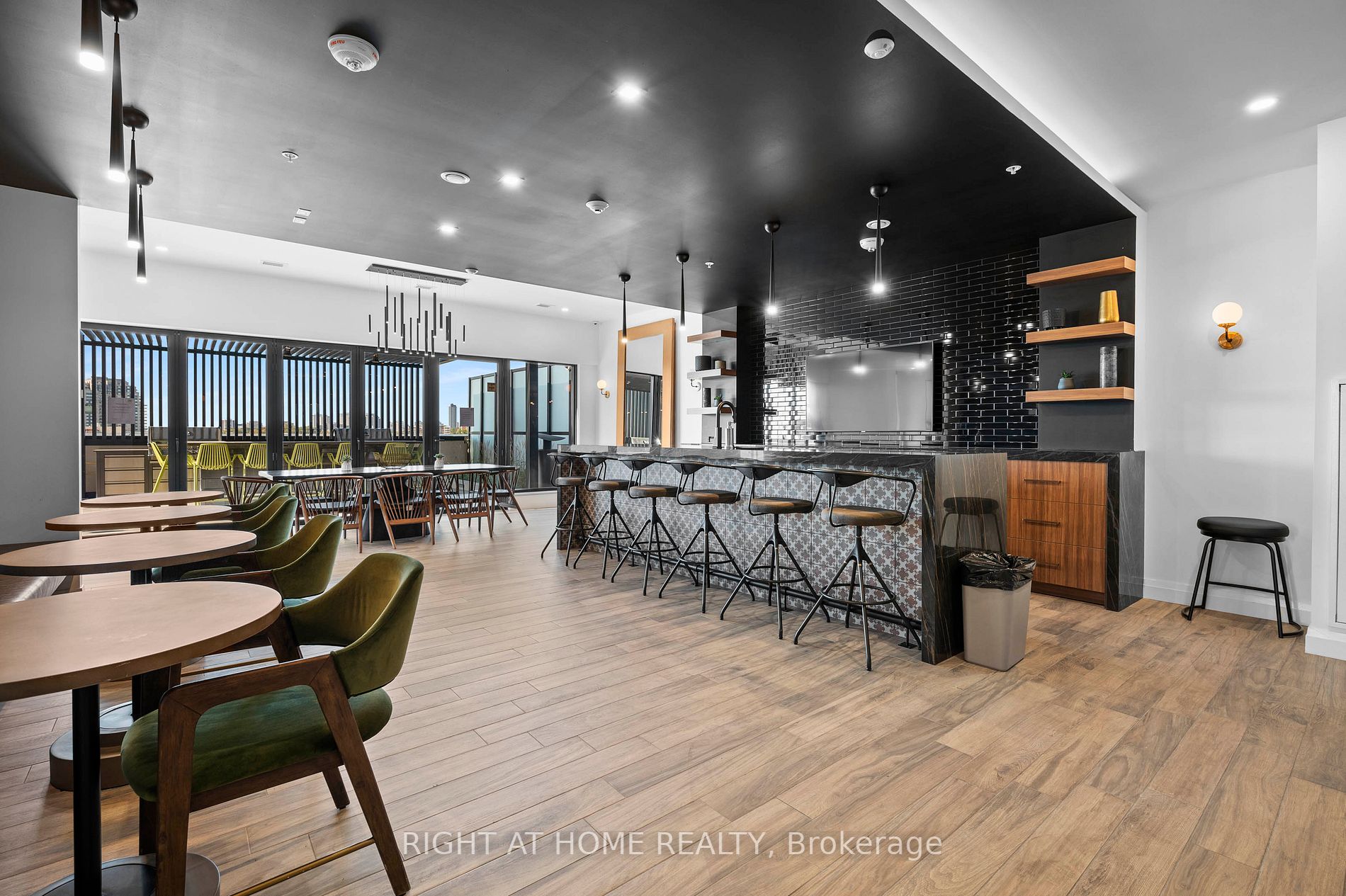 181 S King St 1208
