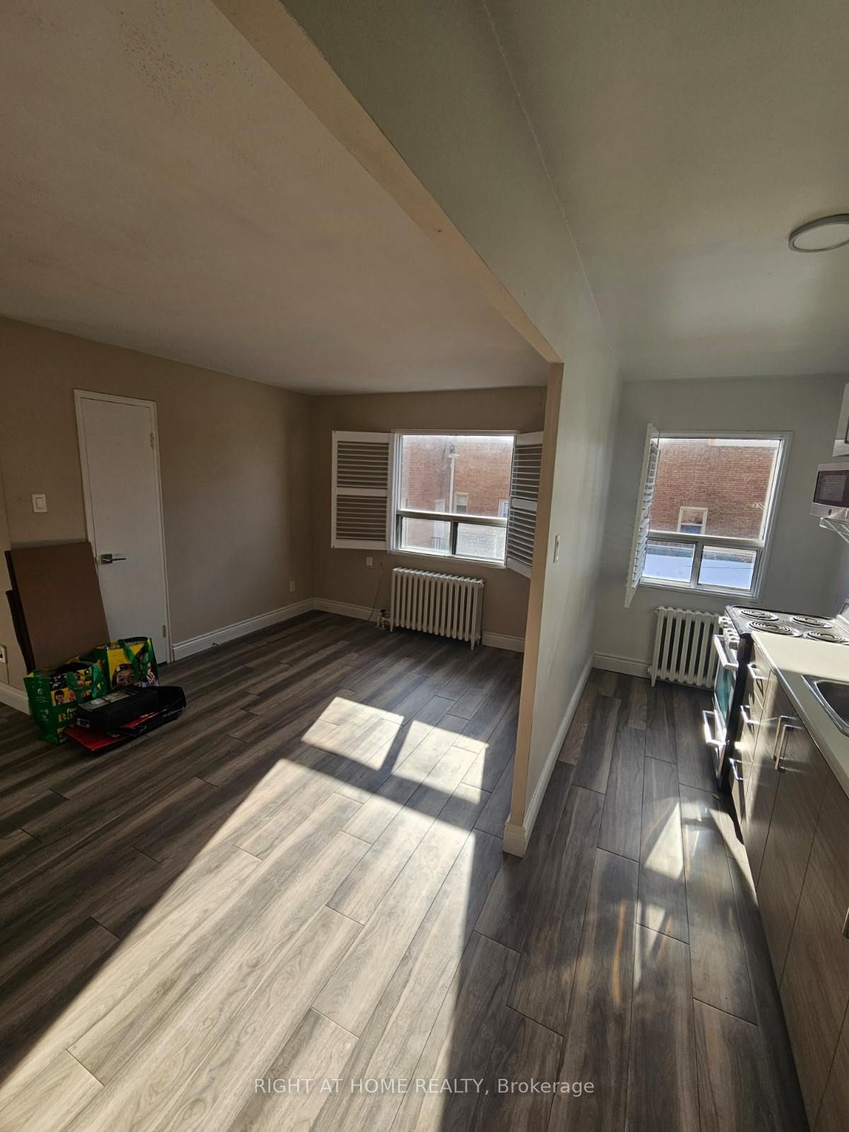 852 Broadview Ave 305