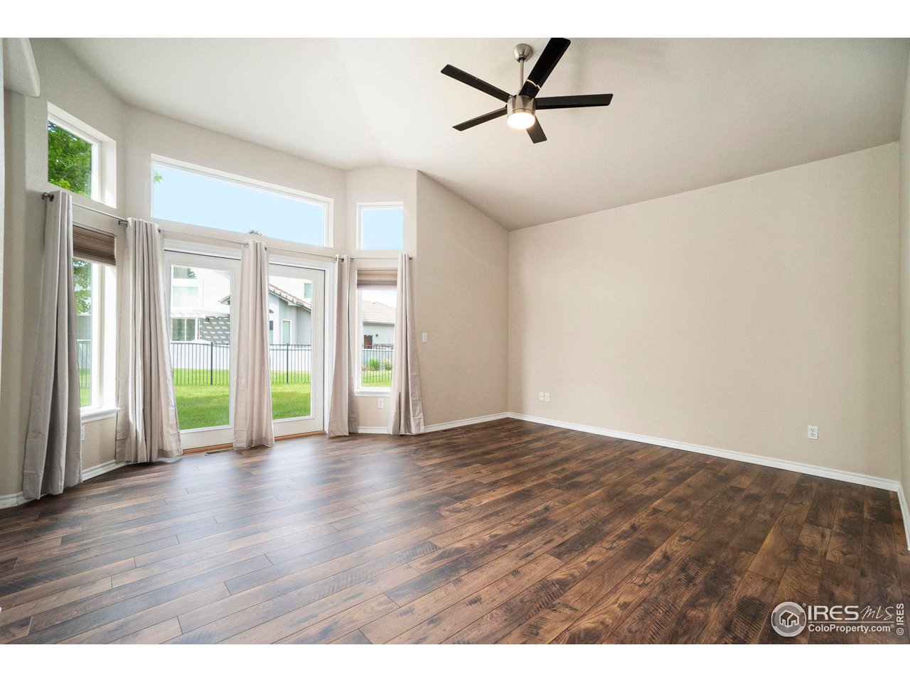 457 Harbor Ct