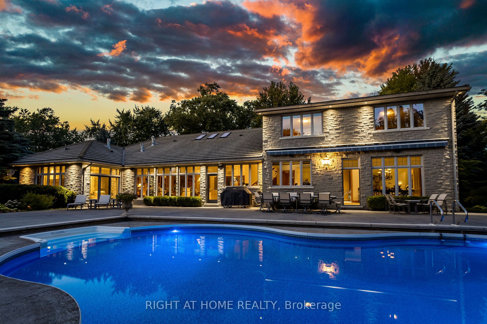 206 Lakeside Ave